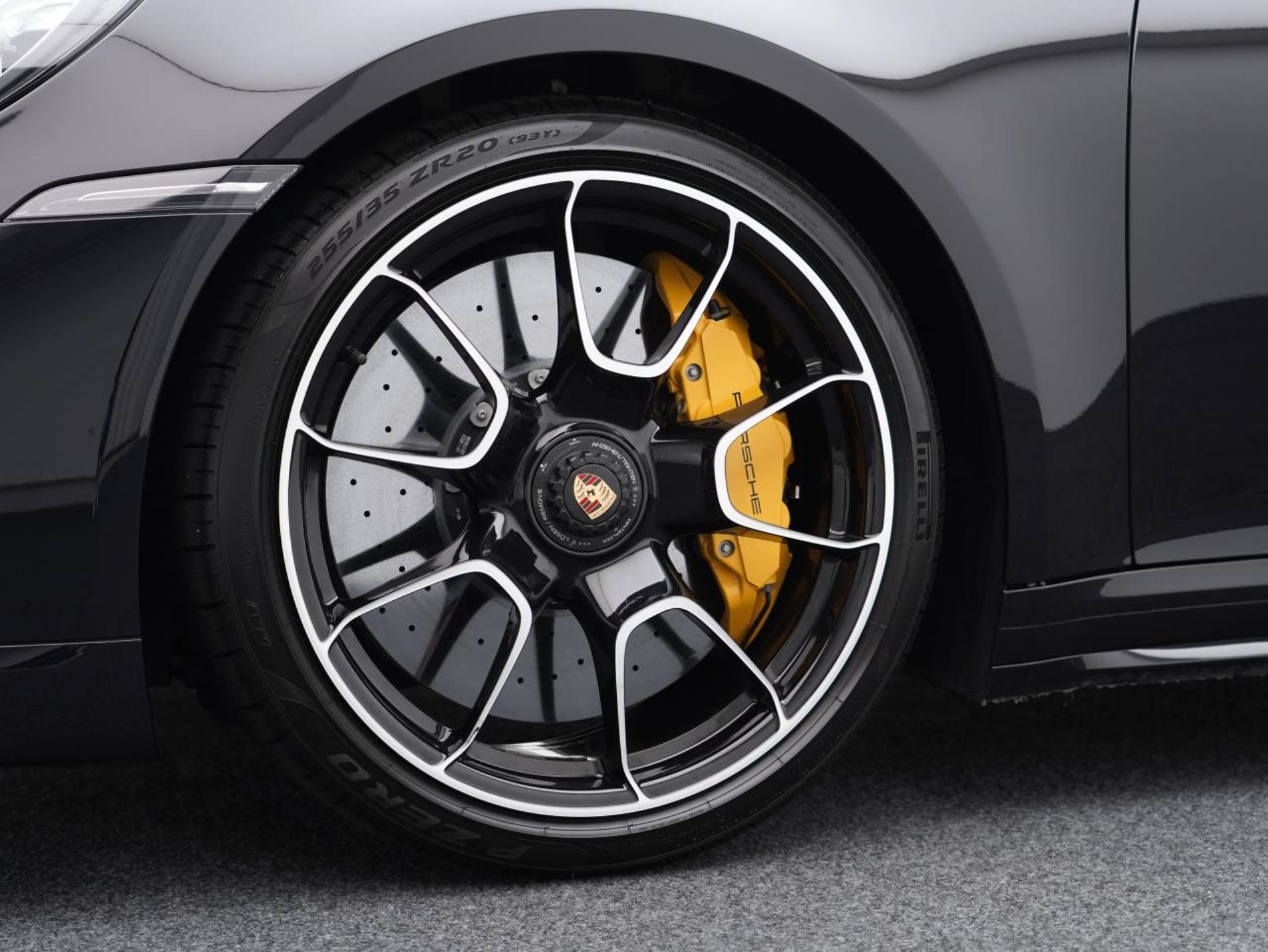 PORSCHE 911 Turbo S Cabriolet-image-10