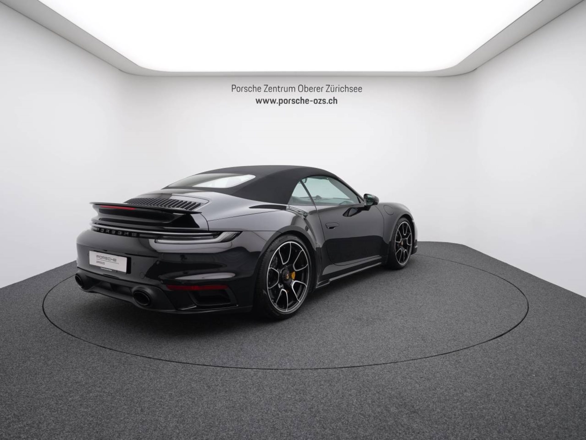 PORSCHE 911 Turbo S Cabriolet-image-6
