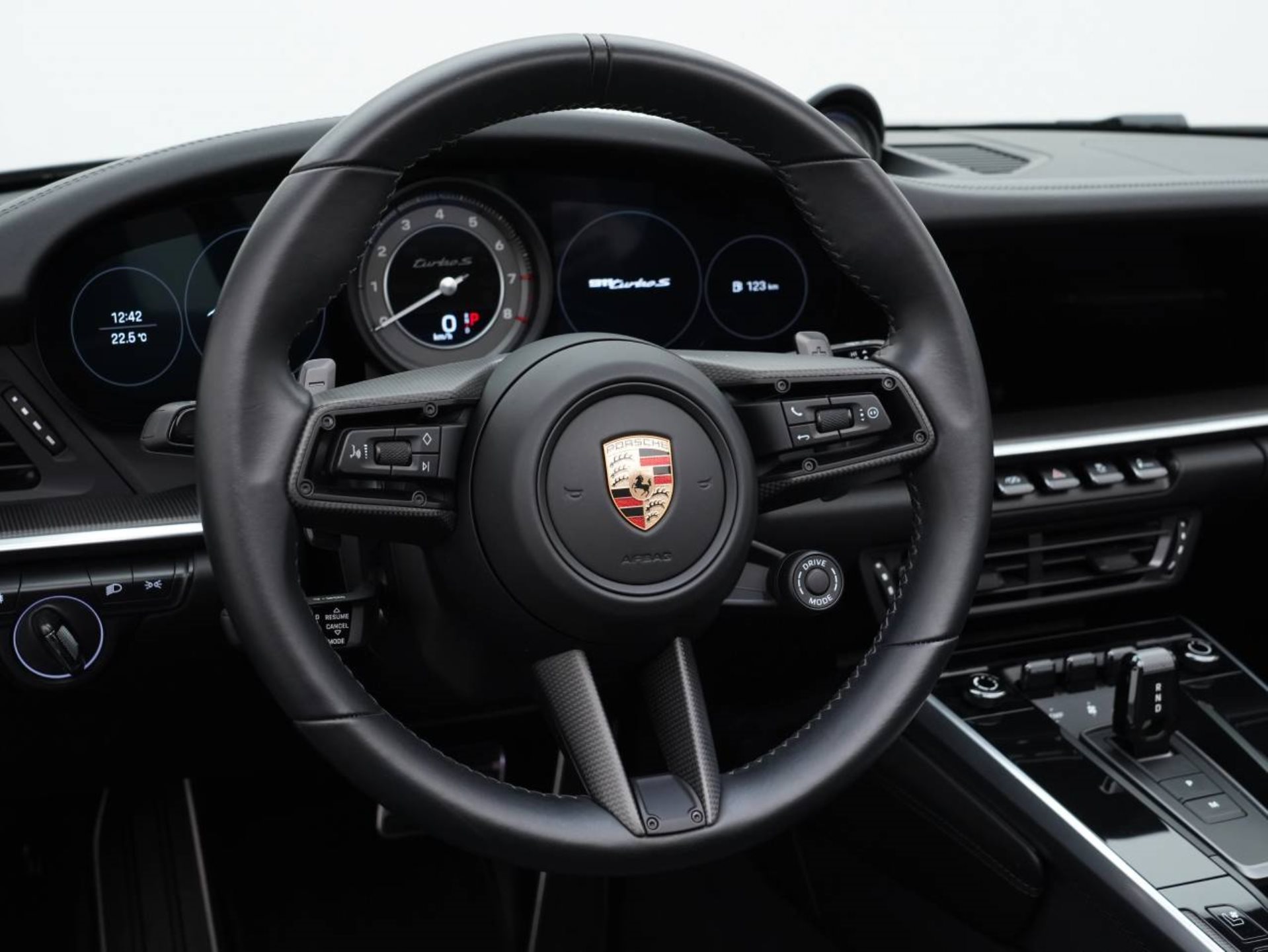 PORSCHE 911 Turbo S Cabriolet-image-15