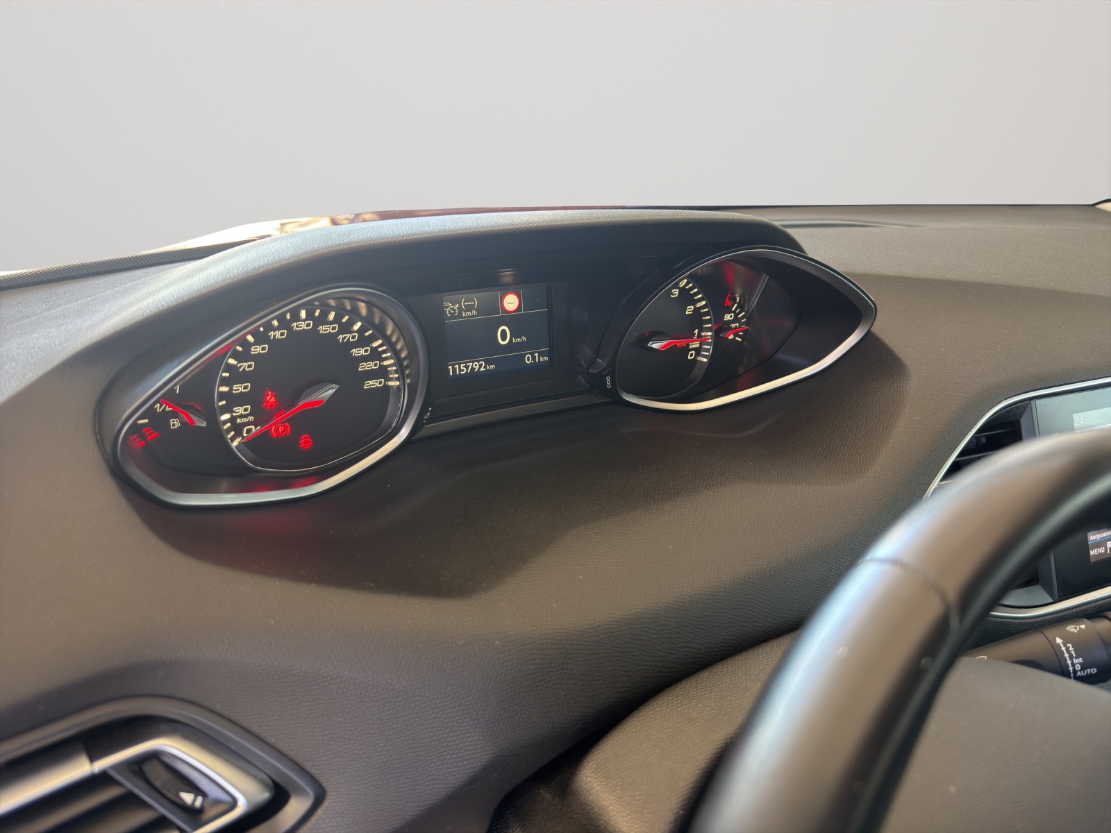 PEUGEOT 308 SW 1.2PureTech Allure-image-12