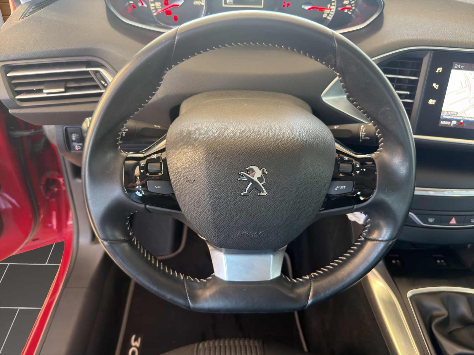 PEUGEOT 308 SW 1.2PureTech Allure-image-11