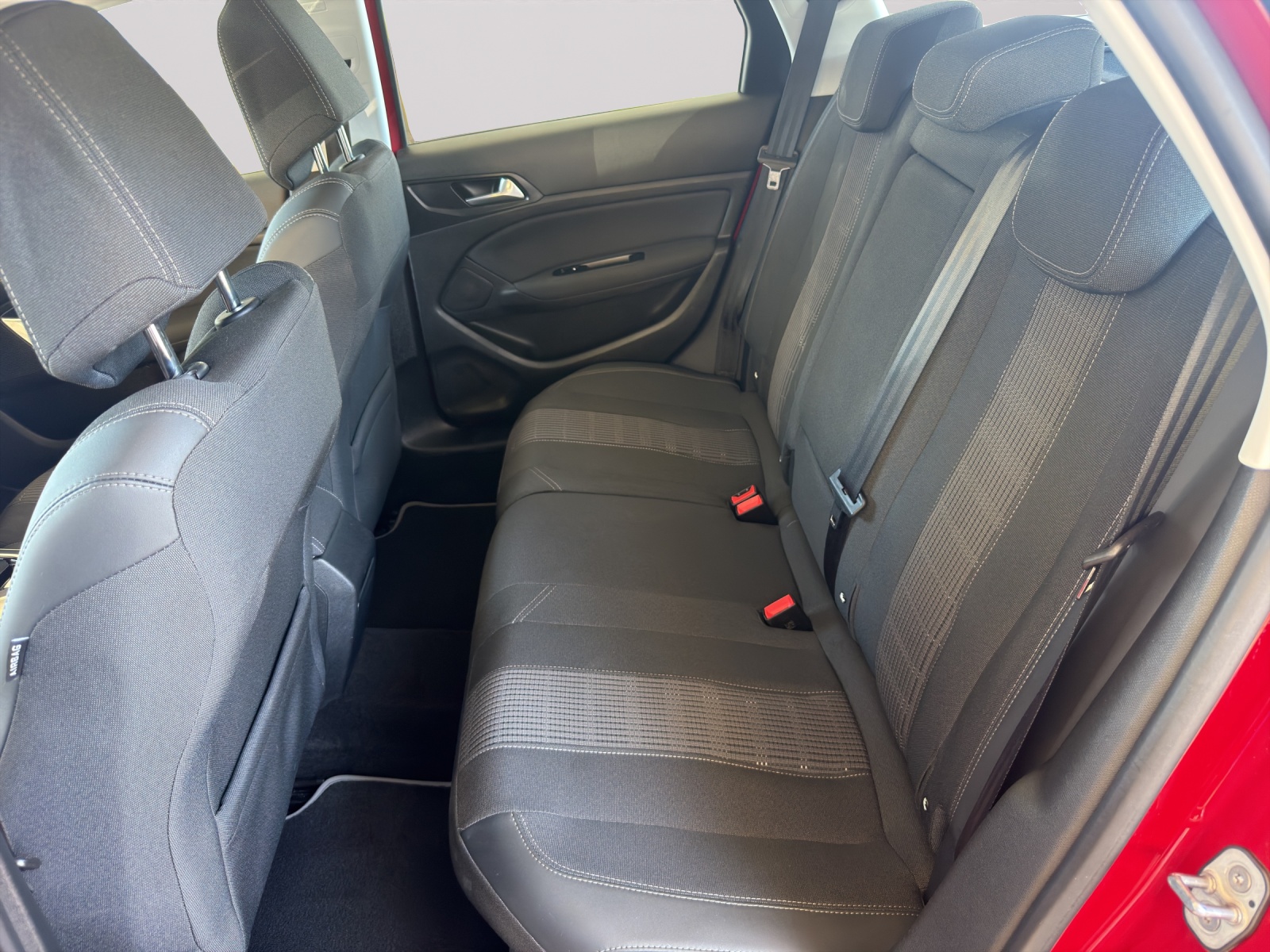 PEUGEOT 308 SW 1.2PureTech Allure-image-7