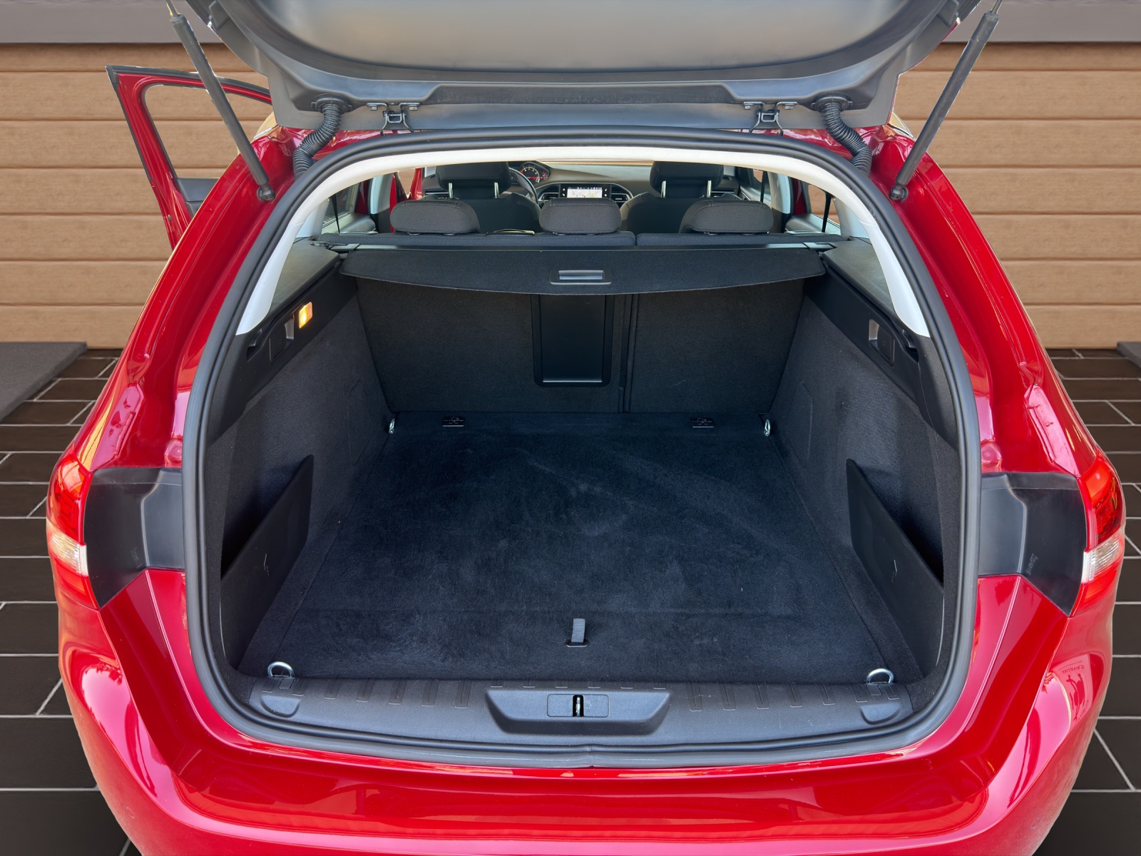 PEUGEOT 308 SW 1.2PureTech Allure-image-8