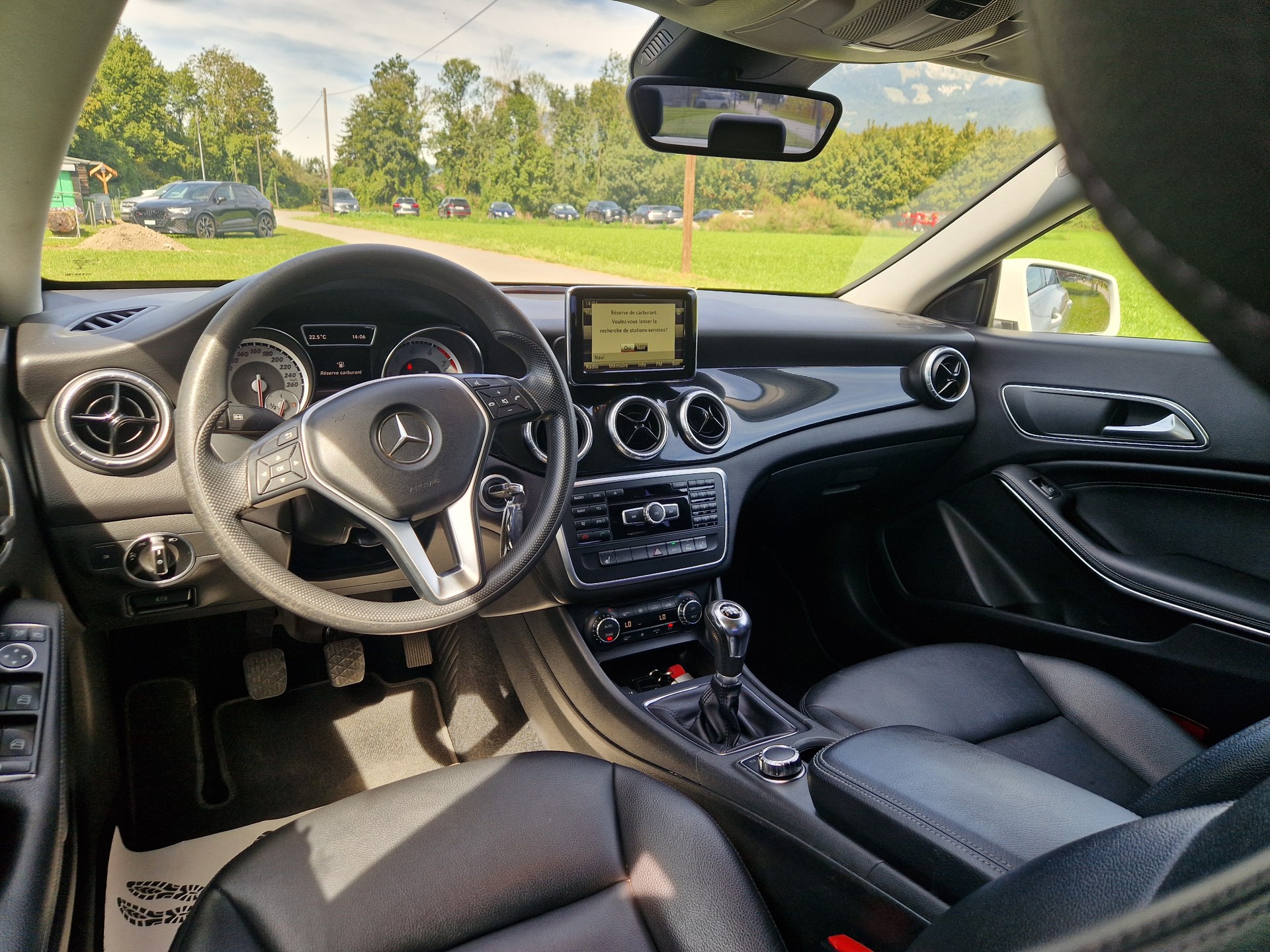 MERCEDES-BENZ CLA 200-image-7