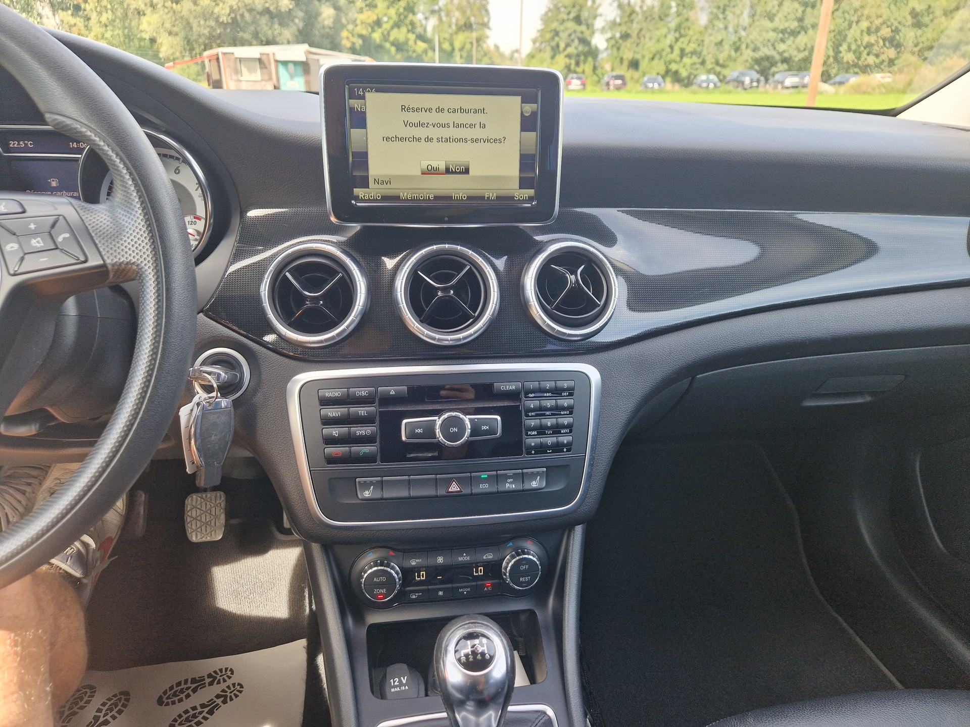 MERCEDES-BENZ CLA 200-image-9