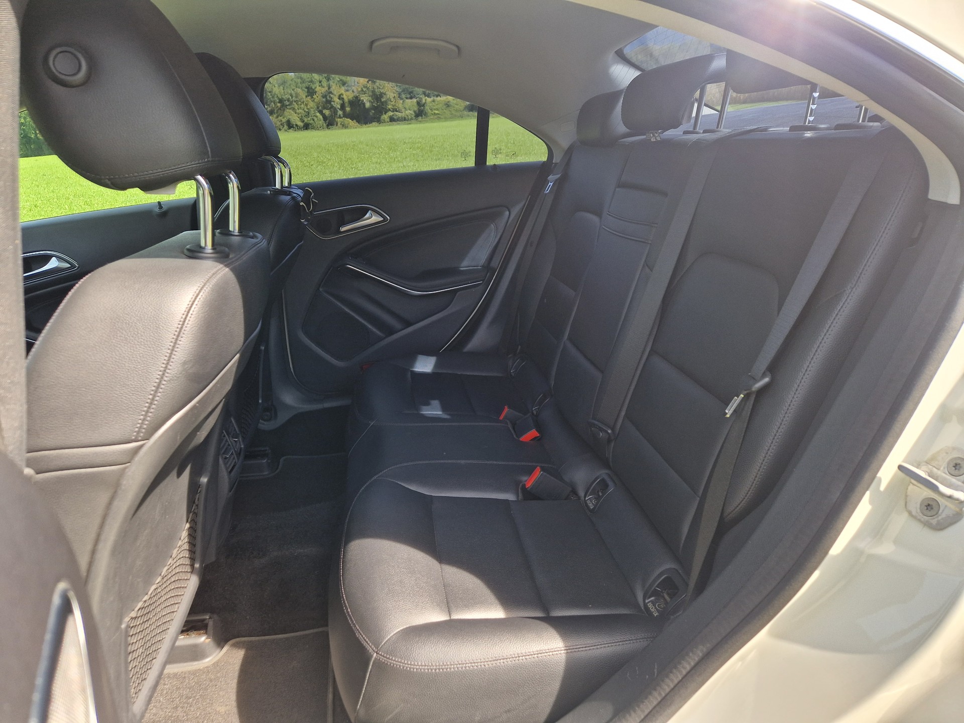 MERCEDES-BENZ CLA 200-image-6
