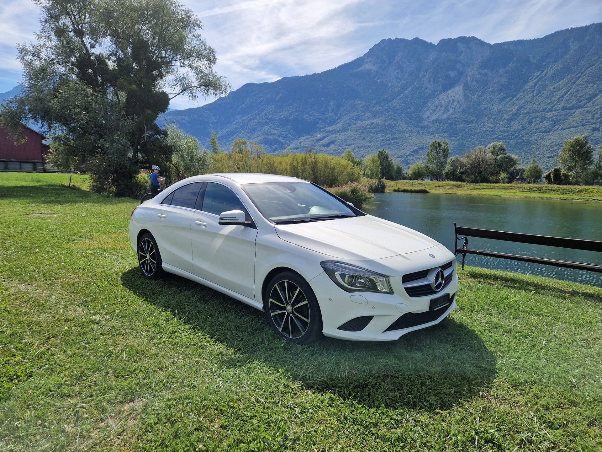 MERCEDES-BENZ CLA 200-image-2