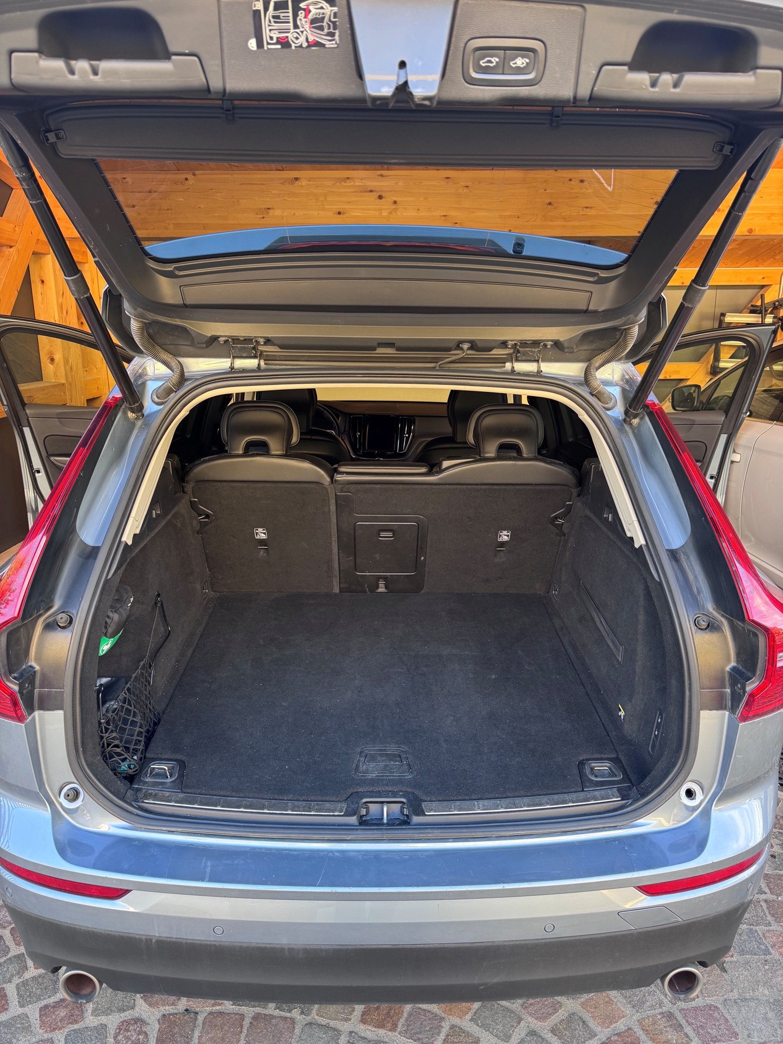 VOLVO 2.0 T5 Momentum AWD-image-5