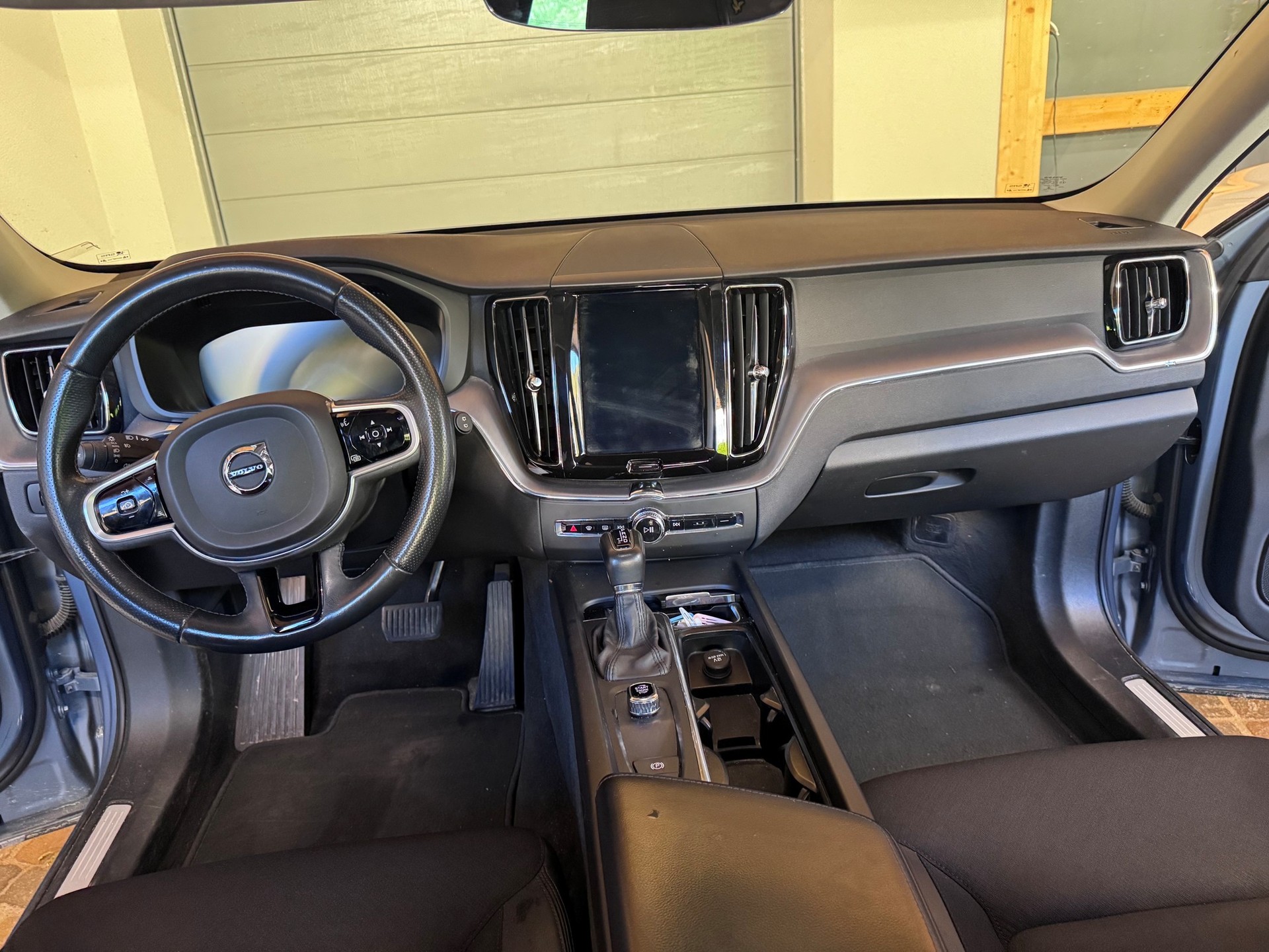 VOLVO 2.0 T5 Momentum AWD-image-3