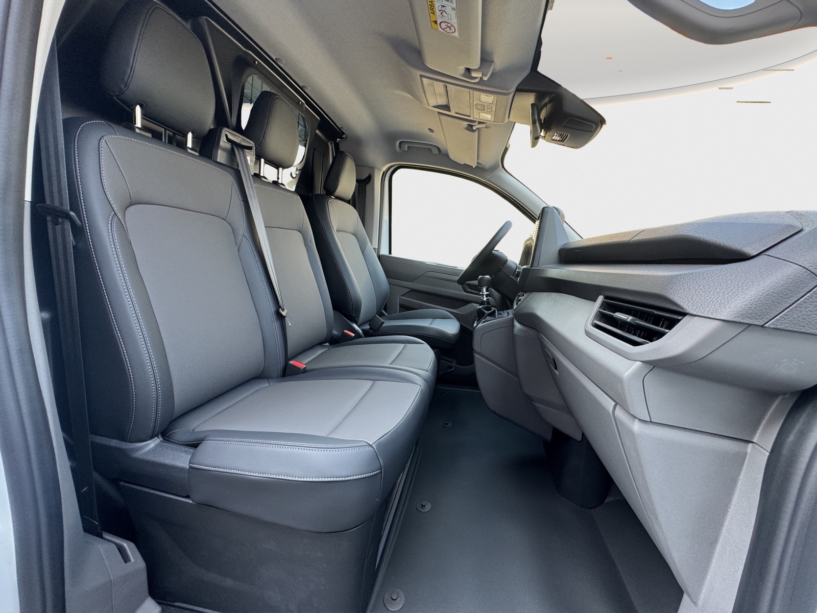 VW Transporter 2.0 TDI-image-9