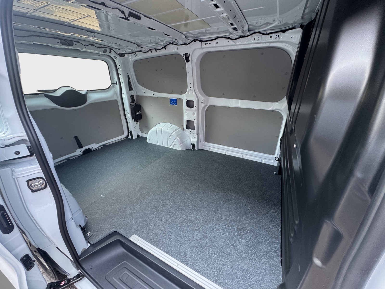 VW Transporter 2.0 TDI-image-12
