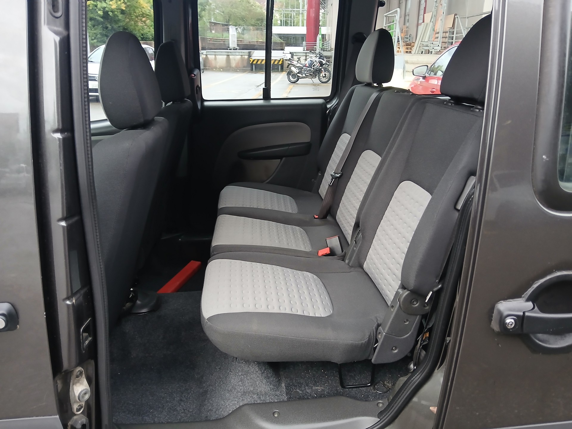 FIAT Doblò 1.9 JTD Family-image-12