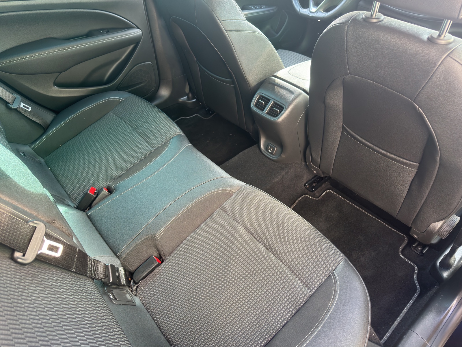OPEL Insignia 1.6 T Sports Tourer Excellence Automatic-image-9