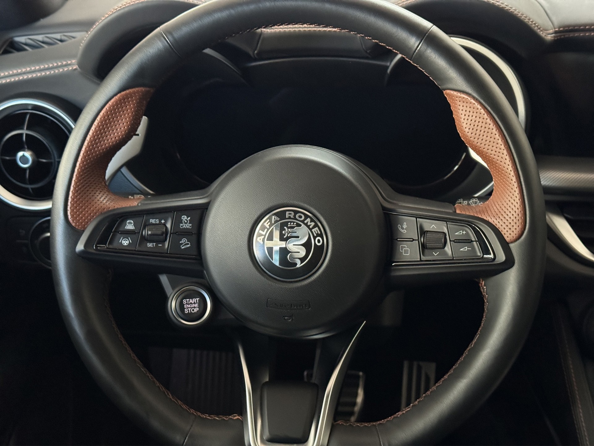 ALFA ROMEO Stelvio 2.0 Intensa Pack Sky Q4 AT8 "Sonder-Edition mit Panorama-Glasschiebedach"-image-15