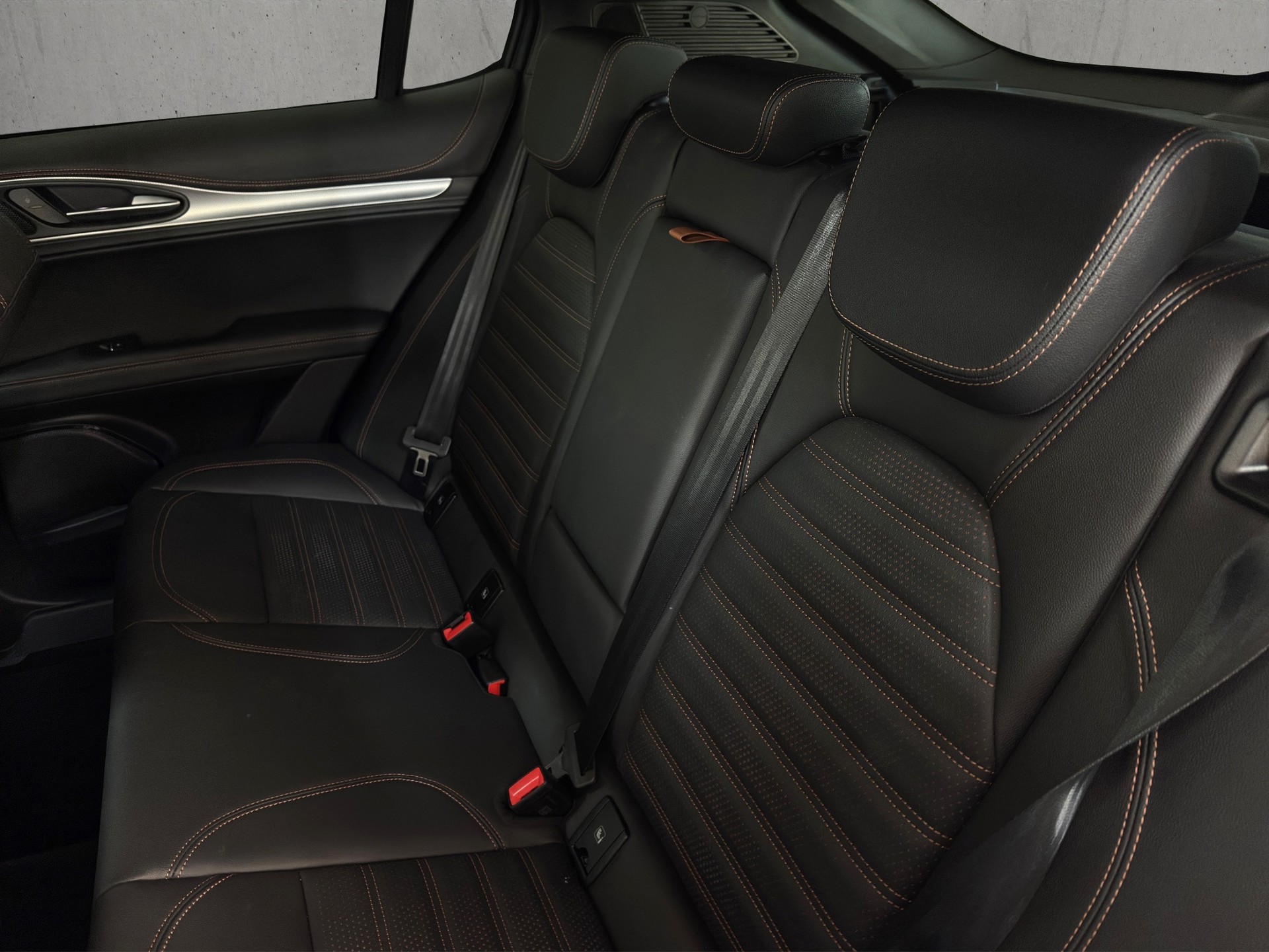 ALFA ROMEO Stelvio 2.0 Intensa Pack Sky Q4 AT8 "Sonder-Edition mit Panorama-Glasschiebedach"-image-12