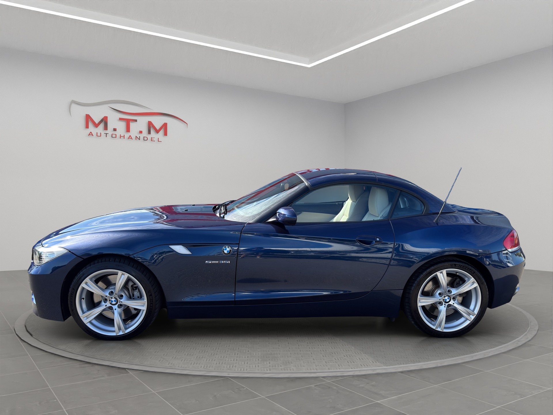 BMW Z4 sDrive35i-image-7