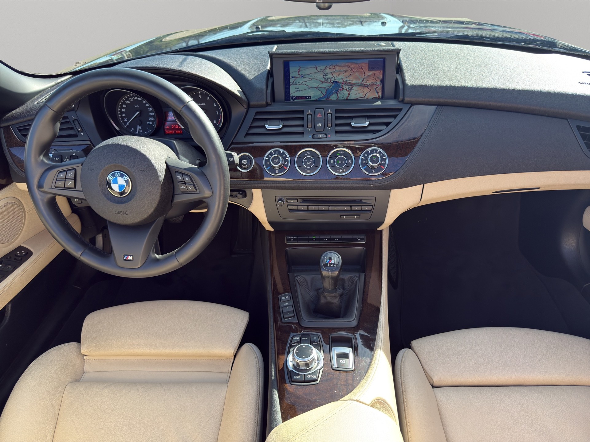 BMW Z4 sDrive35i-image-19