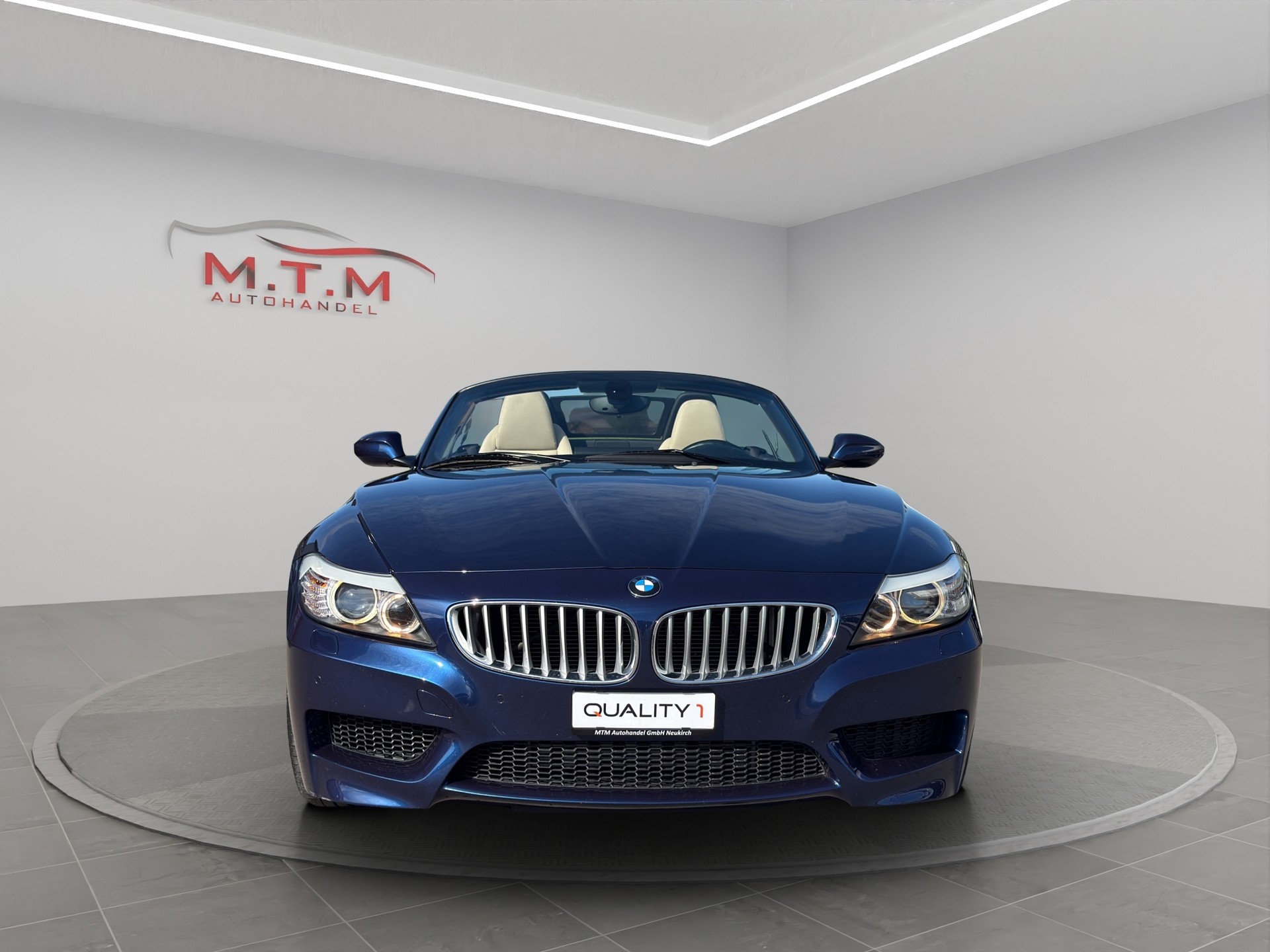 BMW Z4 sDrive35i-image-2