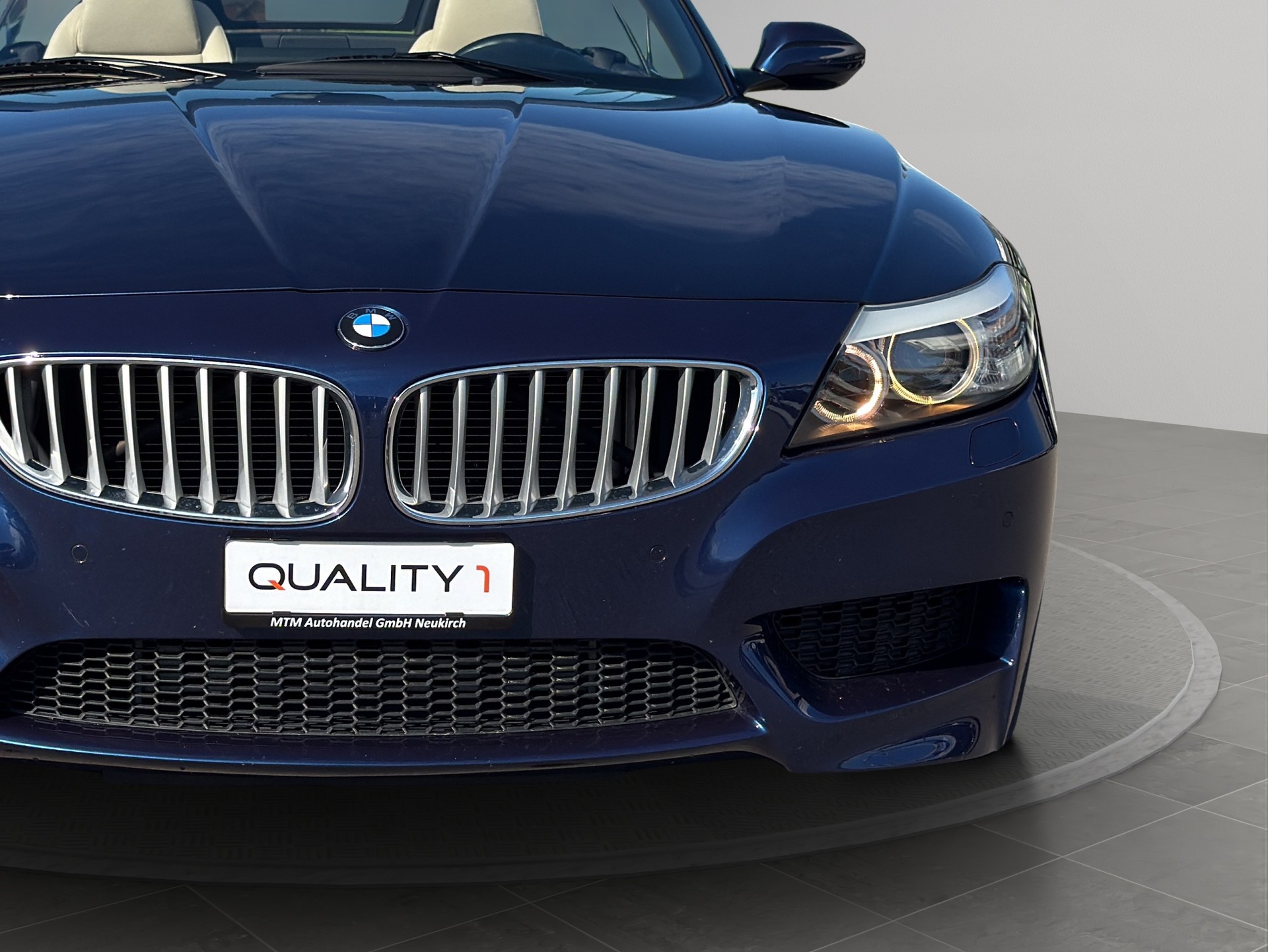 BMW Z4 sDrive35i-image-4