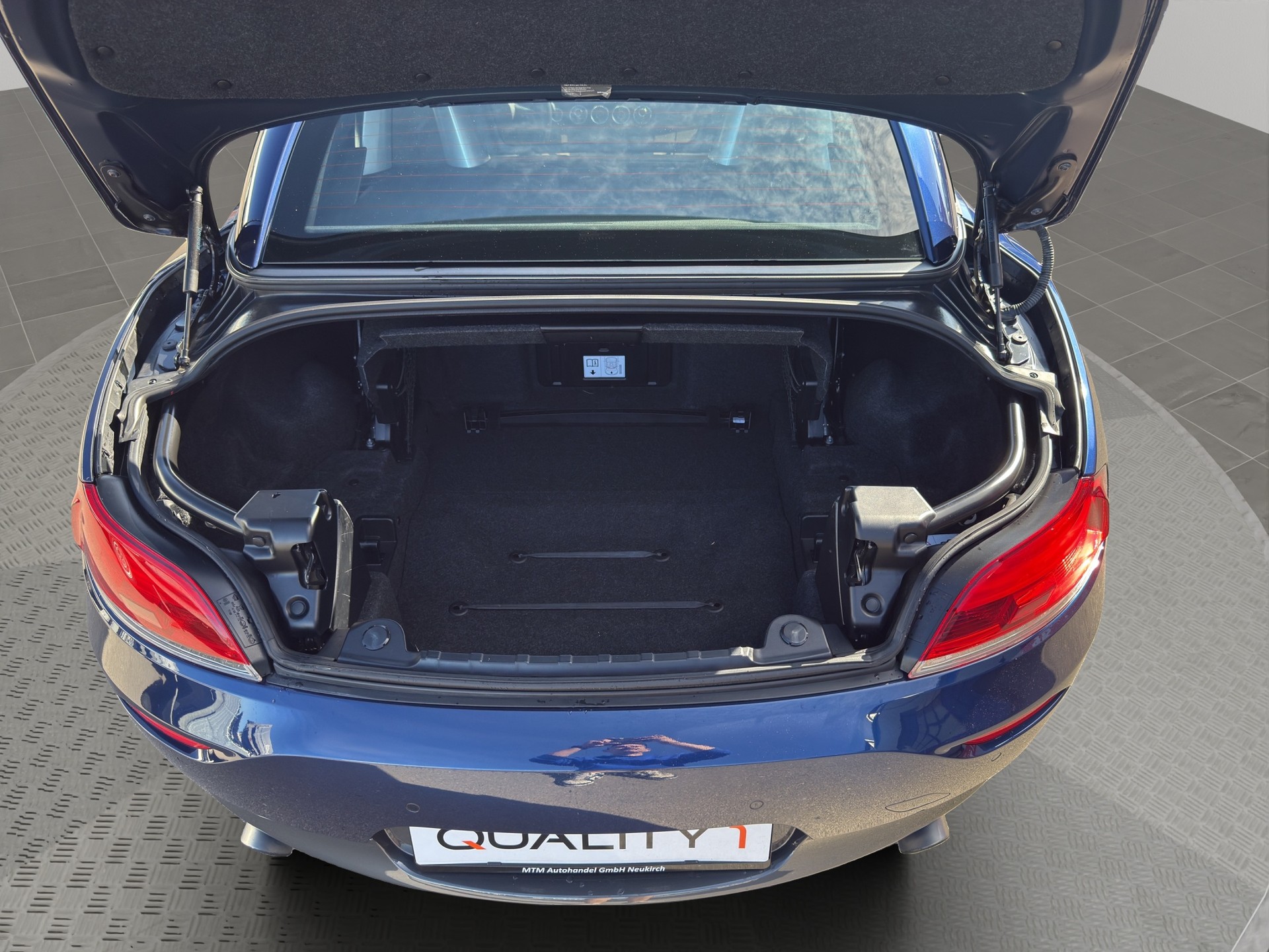 BMW Z4 sDrive35i-image-23