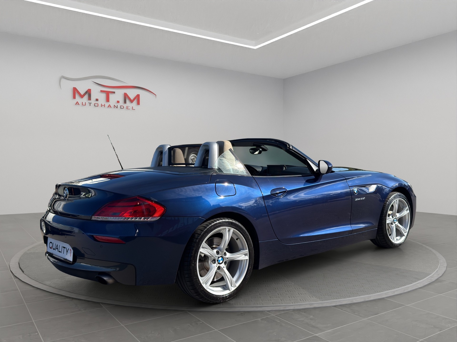 BMW Z4 sDrive35i-image-11