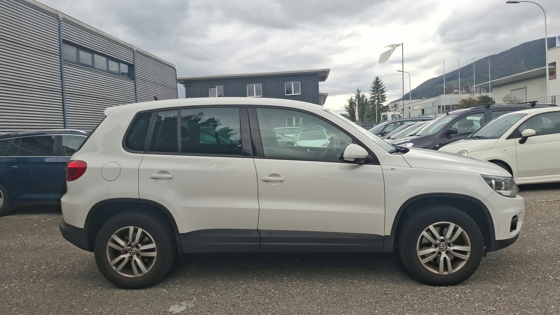 VW Tiguan 2.0 TDI BlueMotion Track&Field 4Motion-image-2