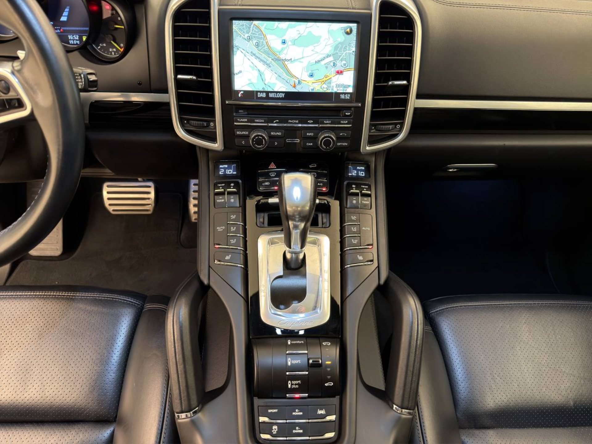 PORSCHE Cayenne S E-Hybrid-image-21
