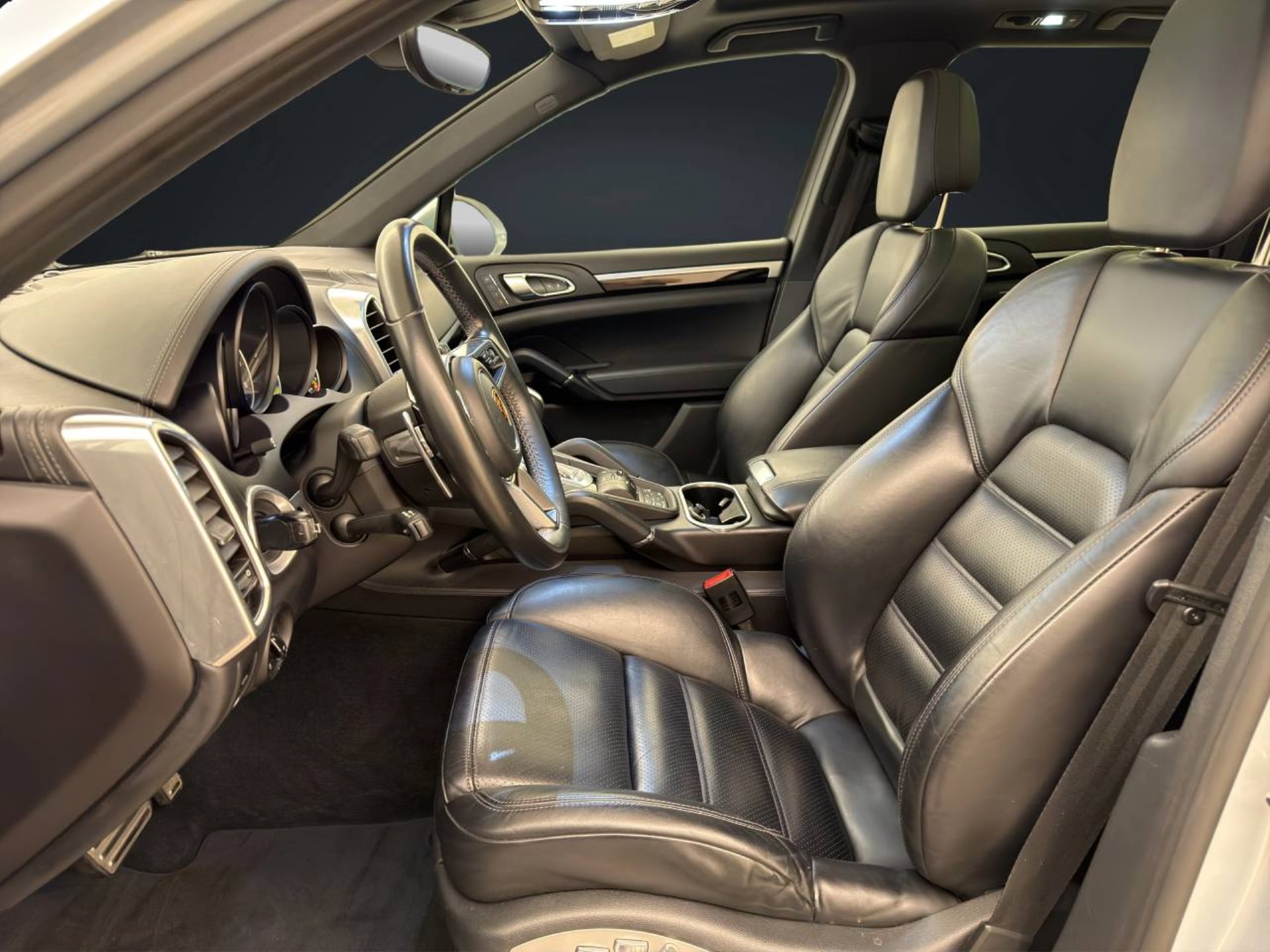 PORSCHE Cayenne S E-Hybrid-image-4