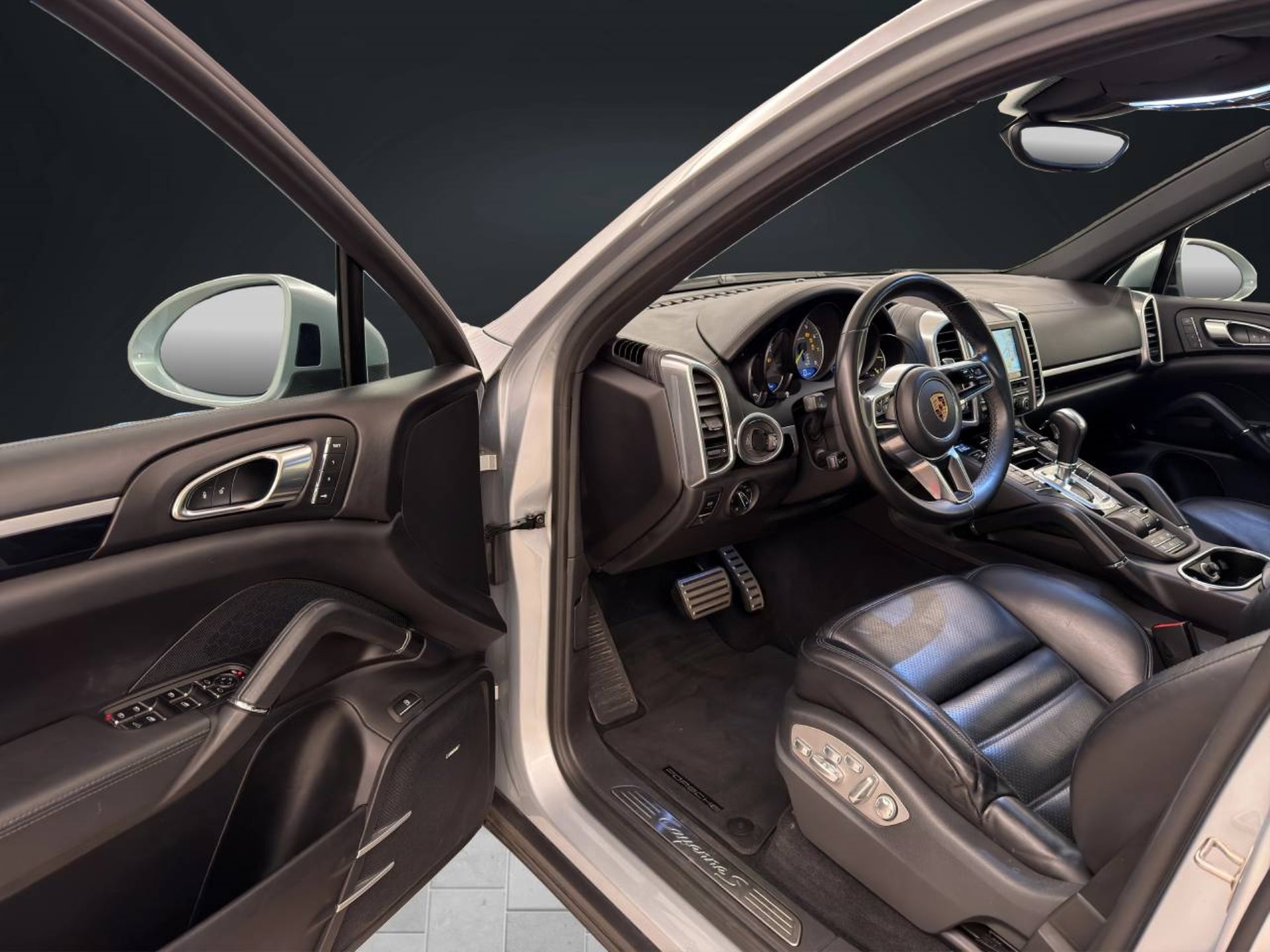 PORSCHE Cayenne S E-Hybrid-image-3