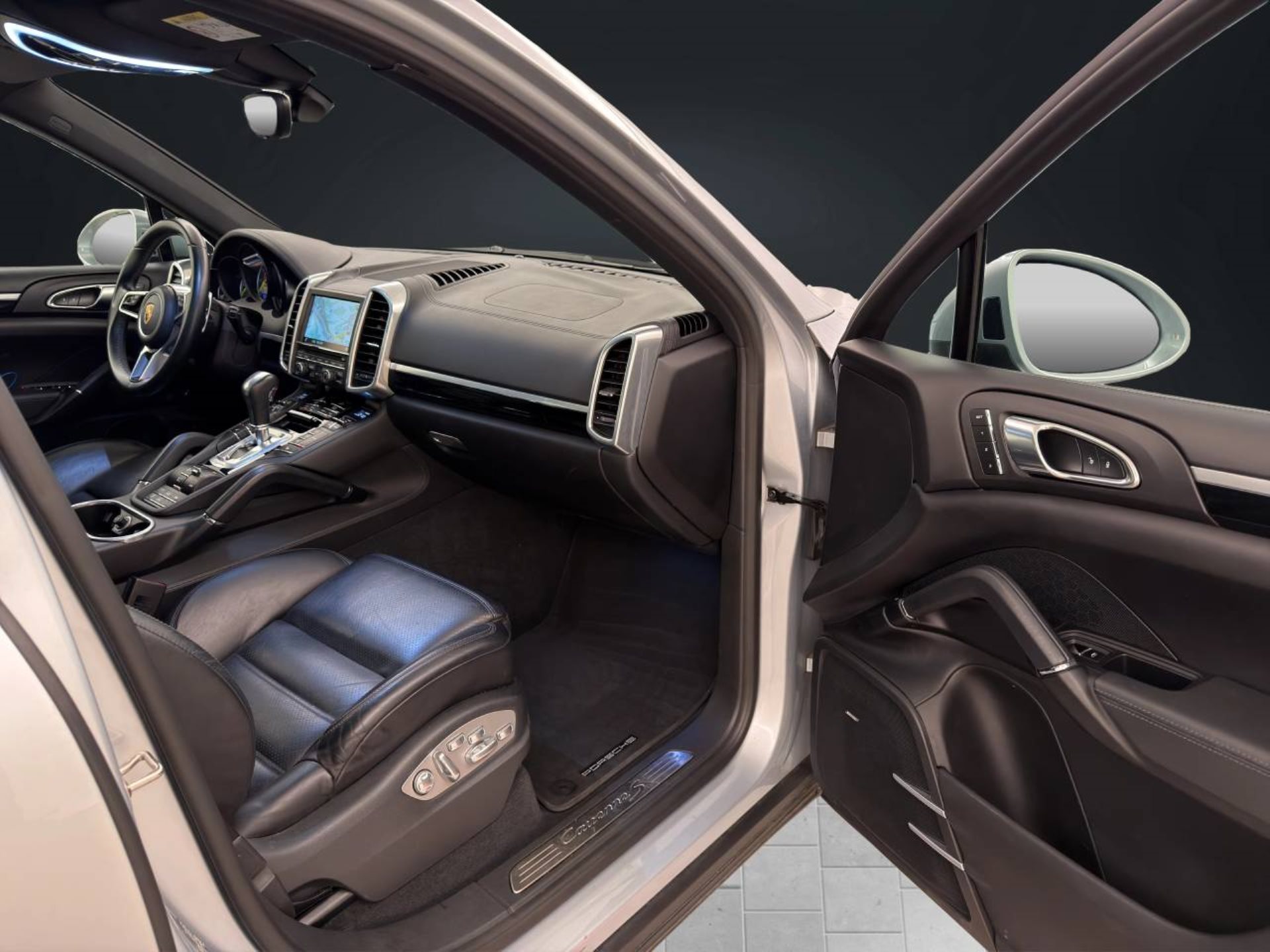 PORSCHE Cayenne S E-Hybrid-image-17