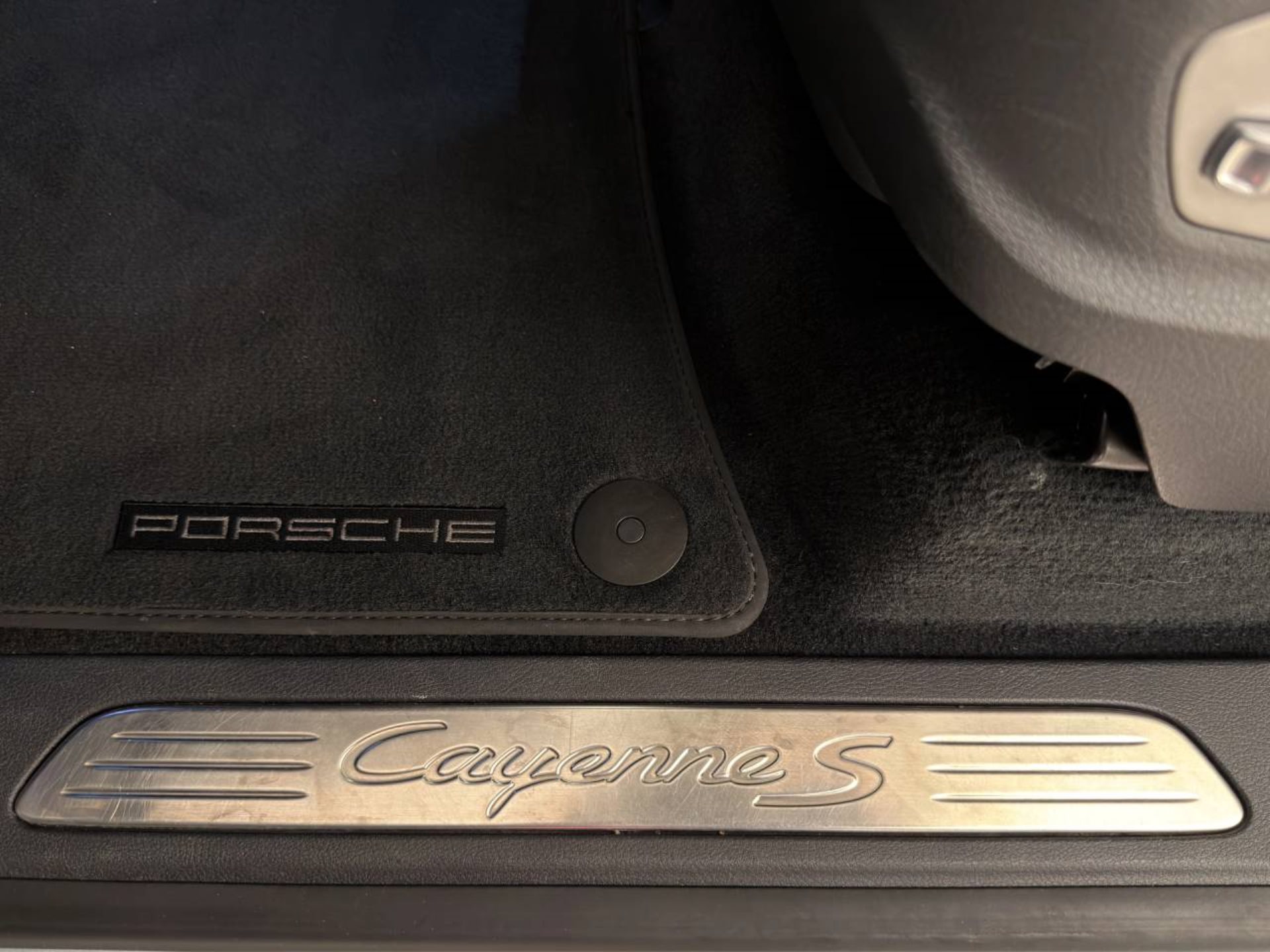 PORSCHE Cayenne S E-Hybrid-image-19