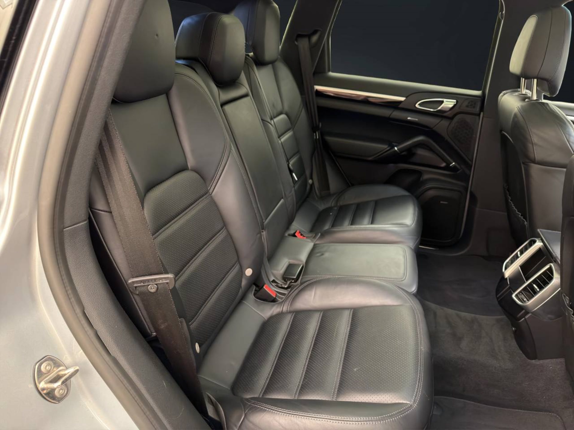 PORSCHE Cayenne S E-Hybrid-image-16