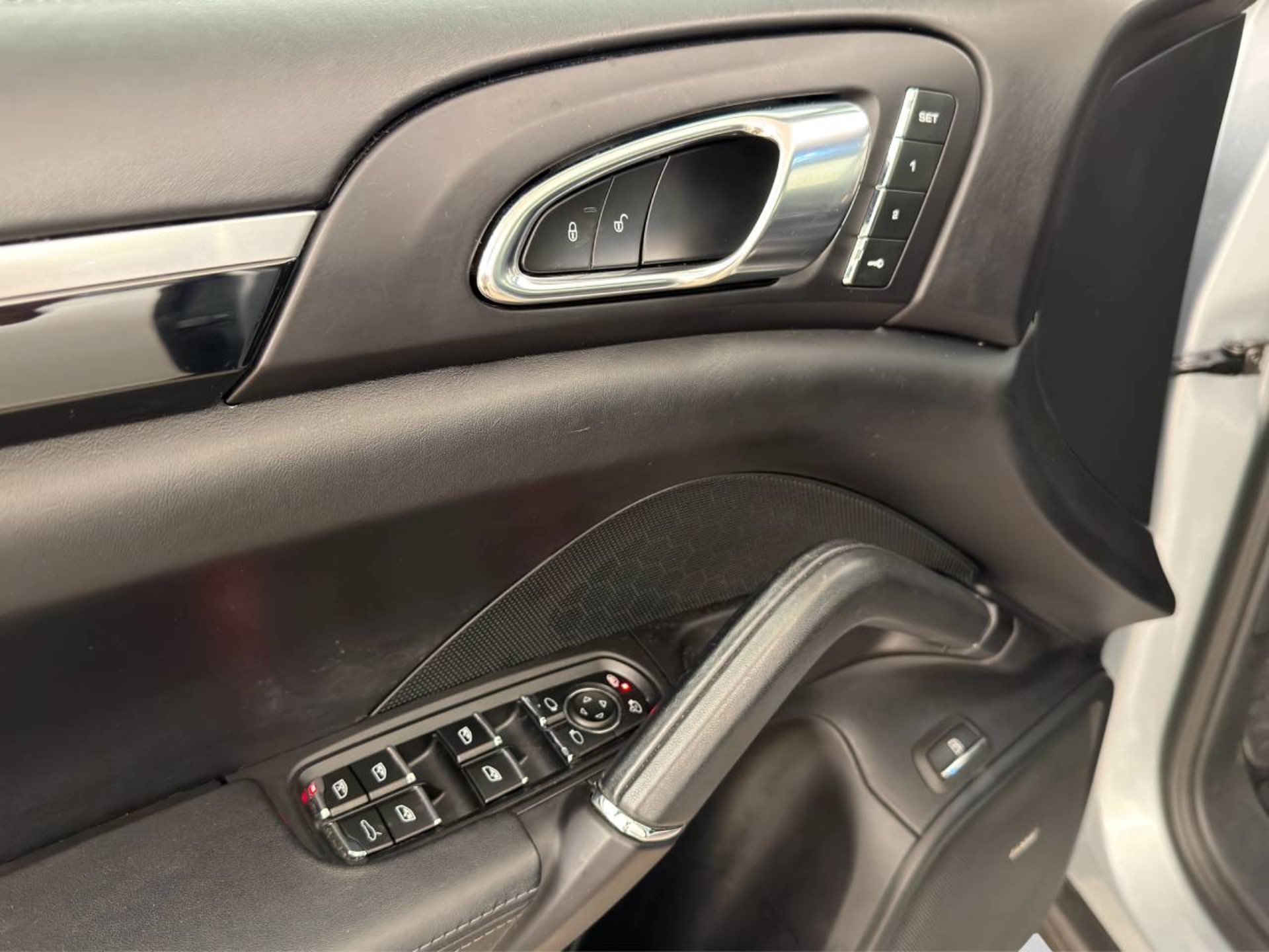 PORSCHE Cayenne S E-Hybrid-image-25