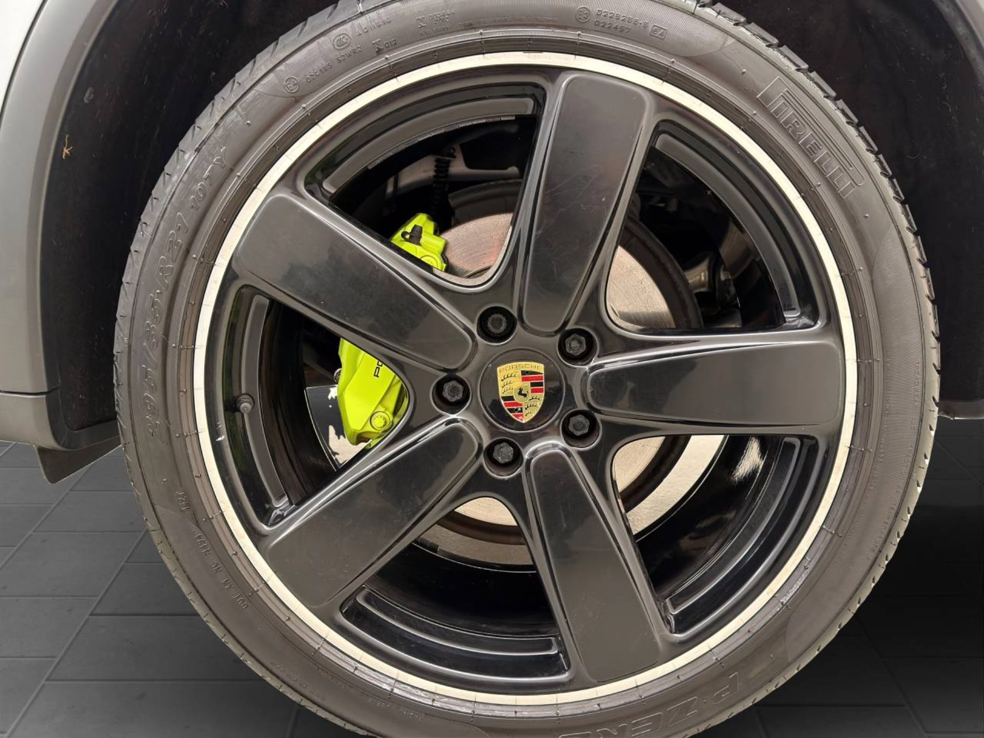 PORSCHE Cayenne S E-Hybrid-image-9