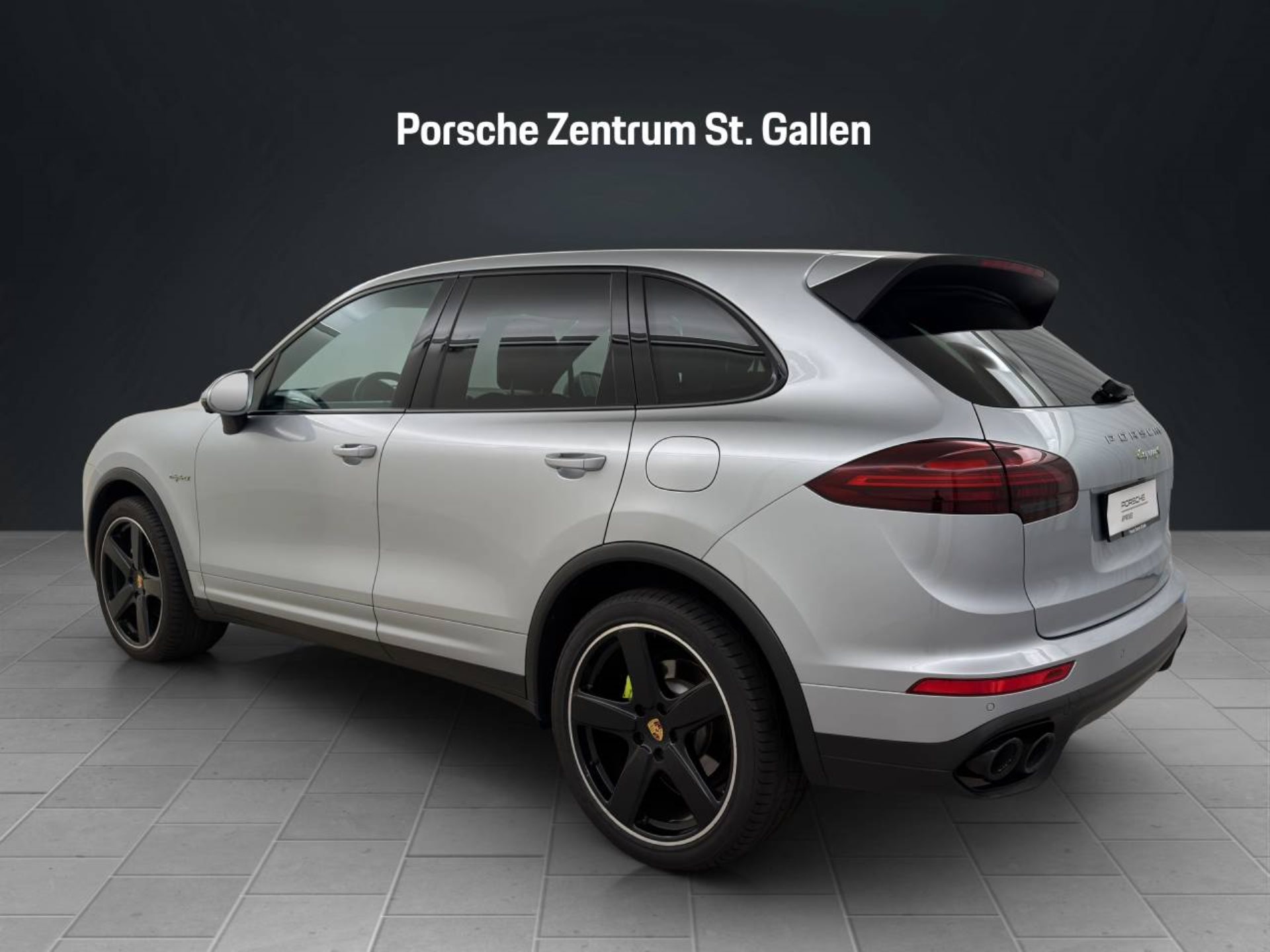 PORSCHE Cayenne S E-Hybrid-showroom-element-2