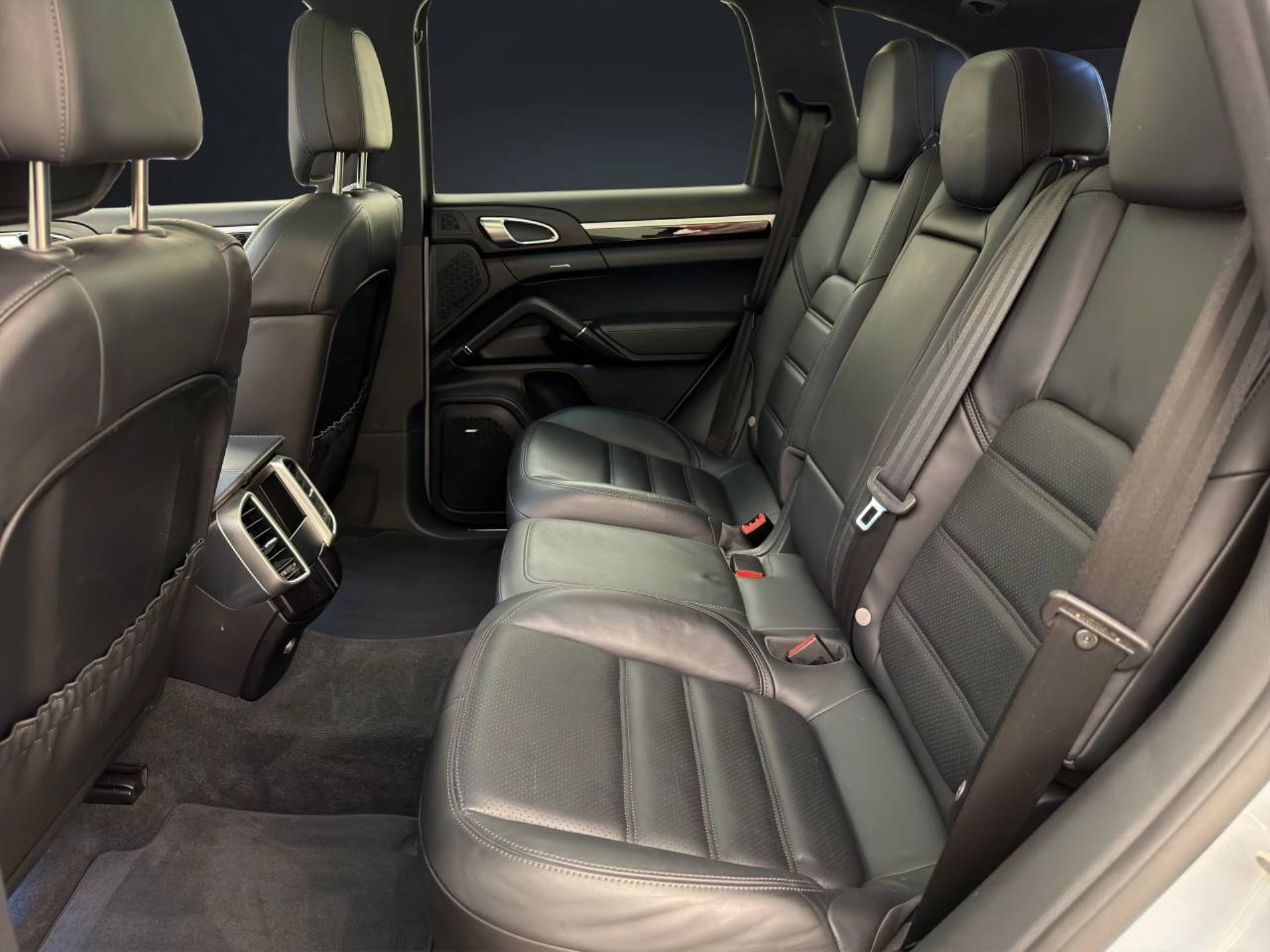 PORSCHE Cayenne S E-Hybrid-image-15