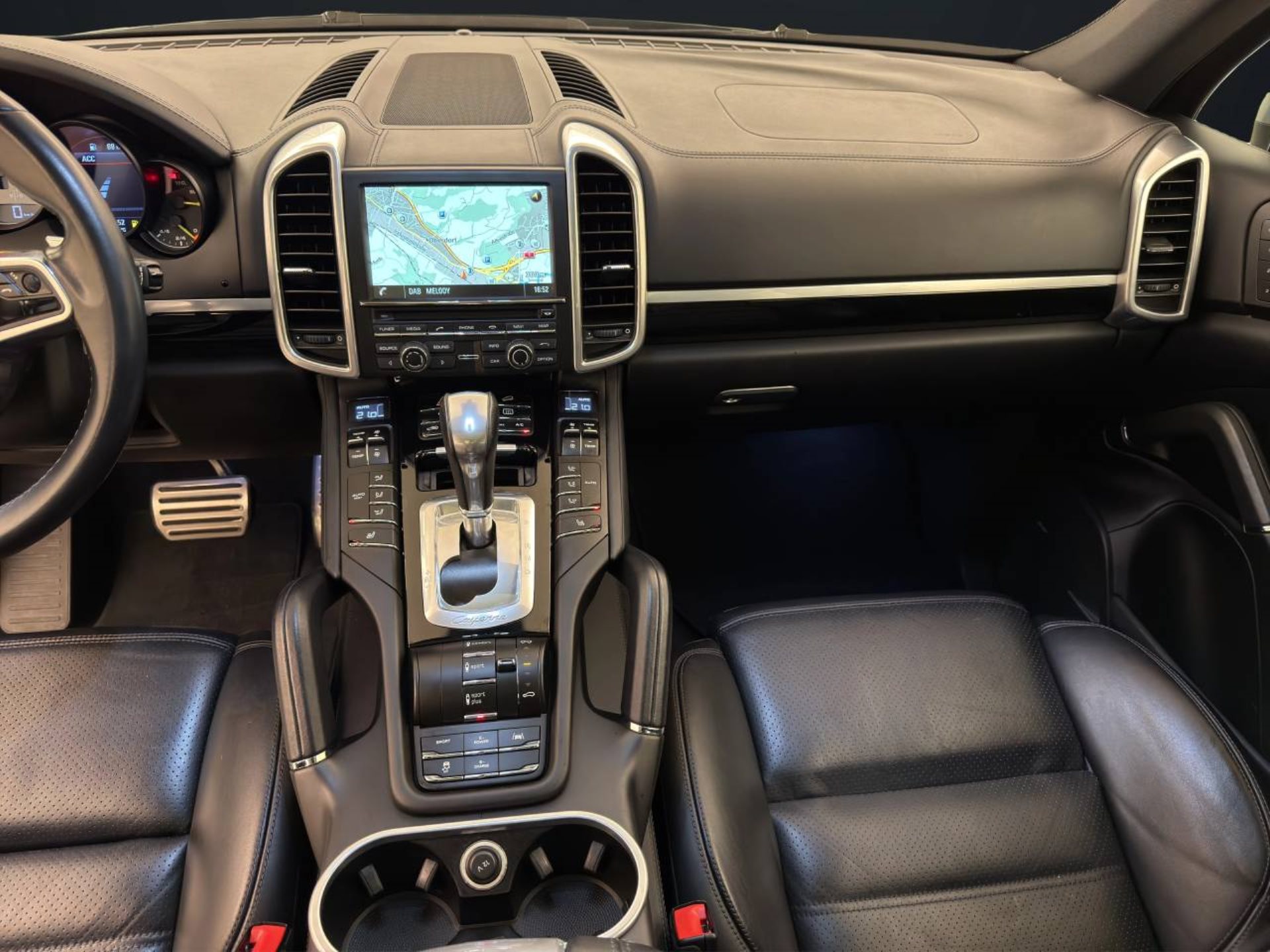 PORSCHE Cayenne S E-Hybrid-image-18