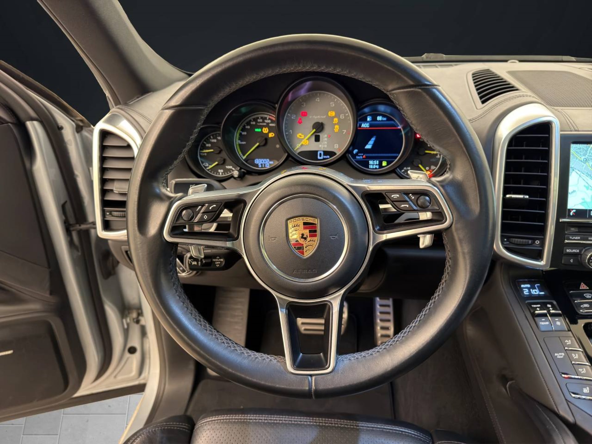 PORSCHE Cayenne S E-Hybrid-image-13