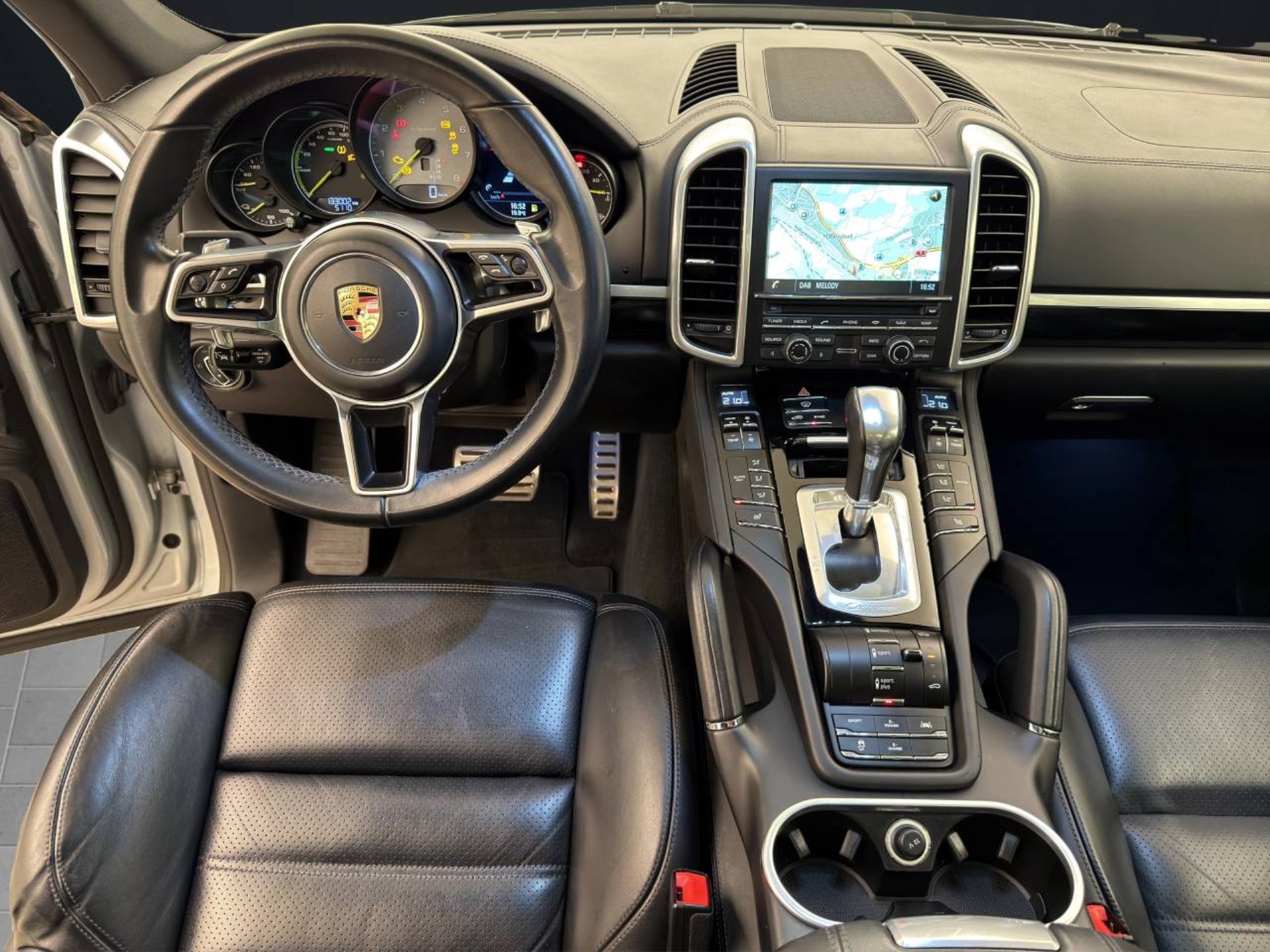PORSCHE Cayenne S E-Hybrid-image-14