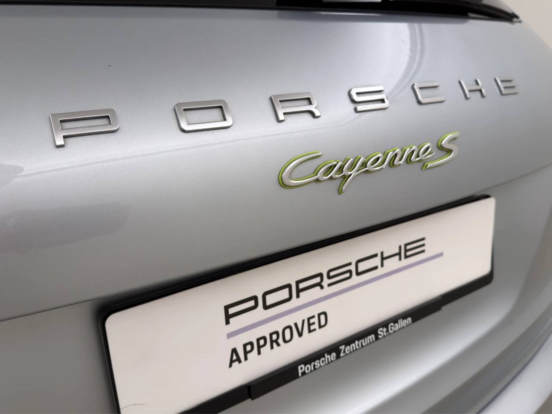 PORSCHE Cayenne S E-Hybrid-image-12