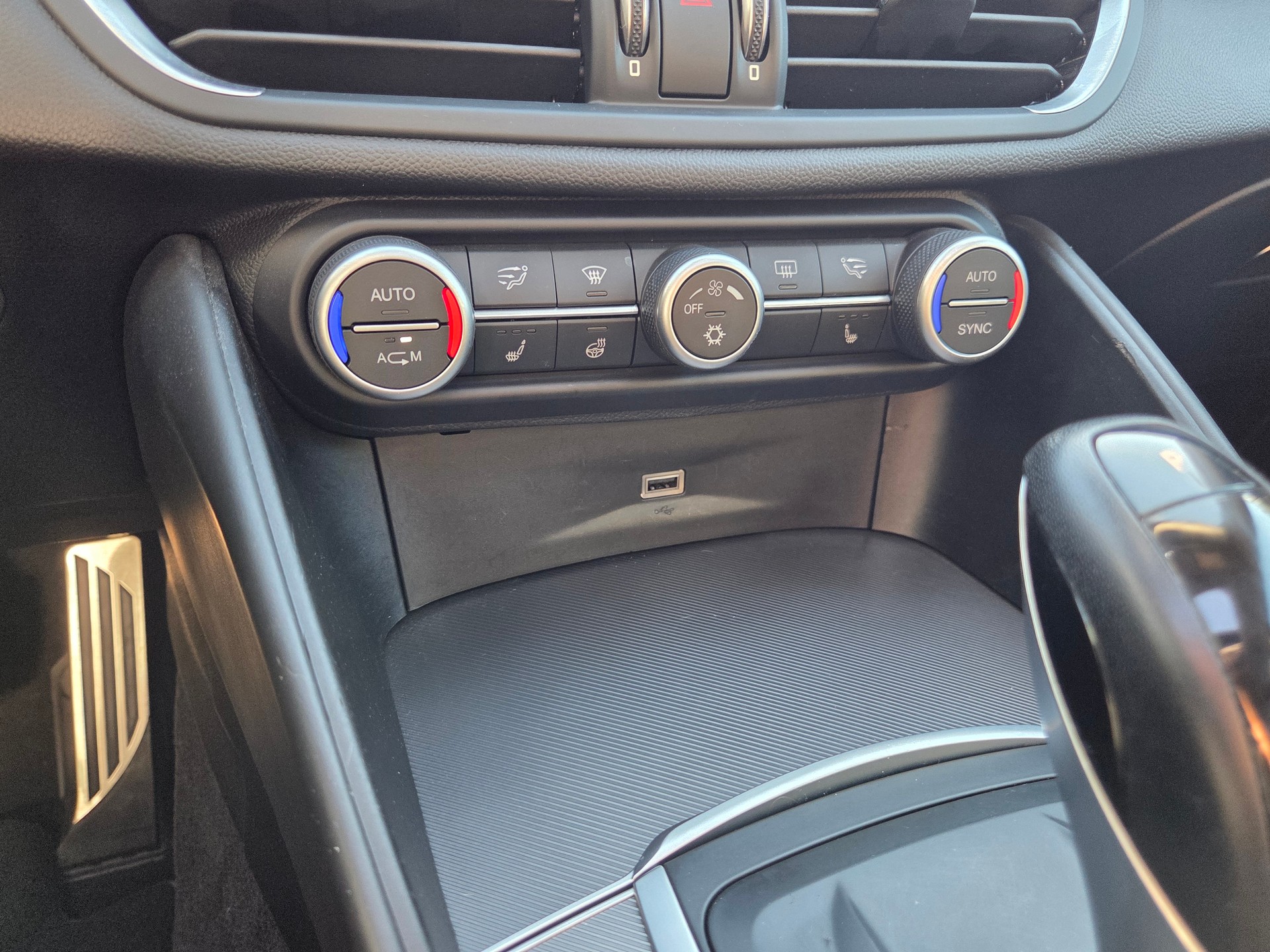 ALFA ROMEO Giulia 2.0 Veloce Q4 Automatic-image-16
