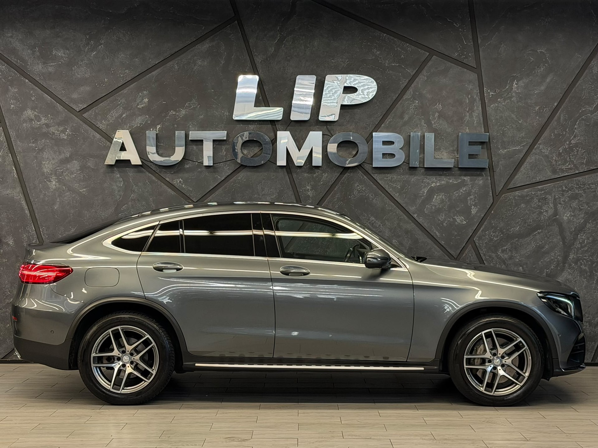 MERCEDES-BENZ GLC Coupé 250 d AMG Line 4Matic 9G-Tronic-image-3