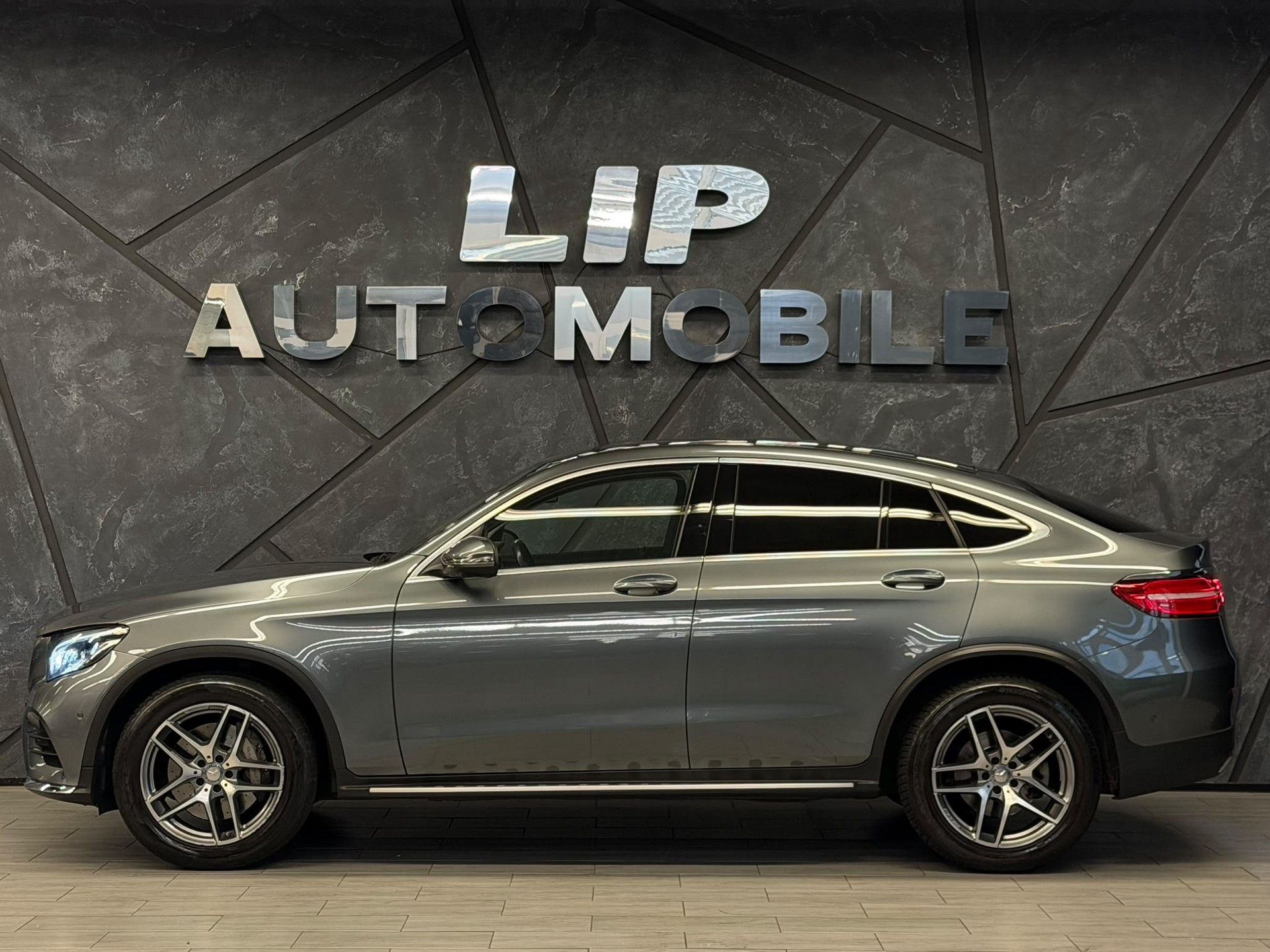 MERCEDES-BENZ GLC Coupé 250 d AMG Line 4Matic 9G-Tronic-image-4