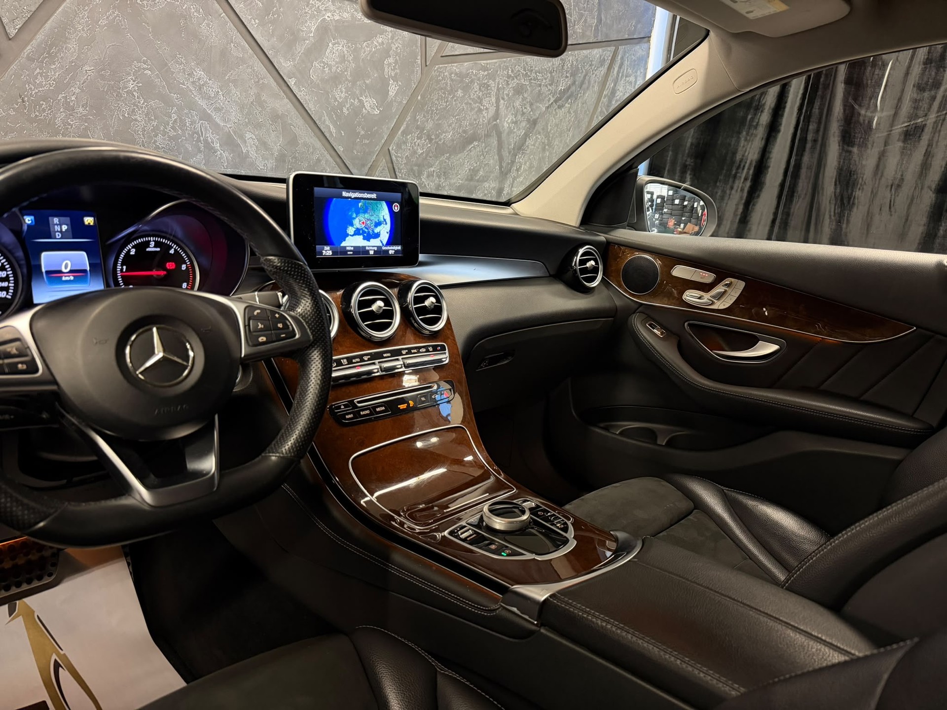 MERCEDES-BENZ GLC Coupé 250 d AMG Line 4Matic 9G-Tronic-image-8