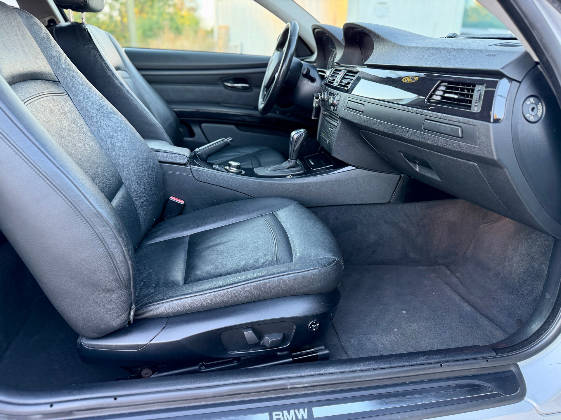 BMW BMW 330d E92 Coupé-image-11