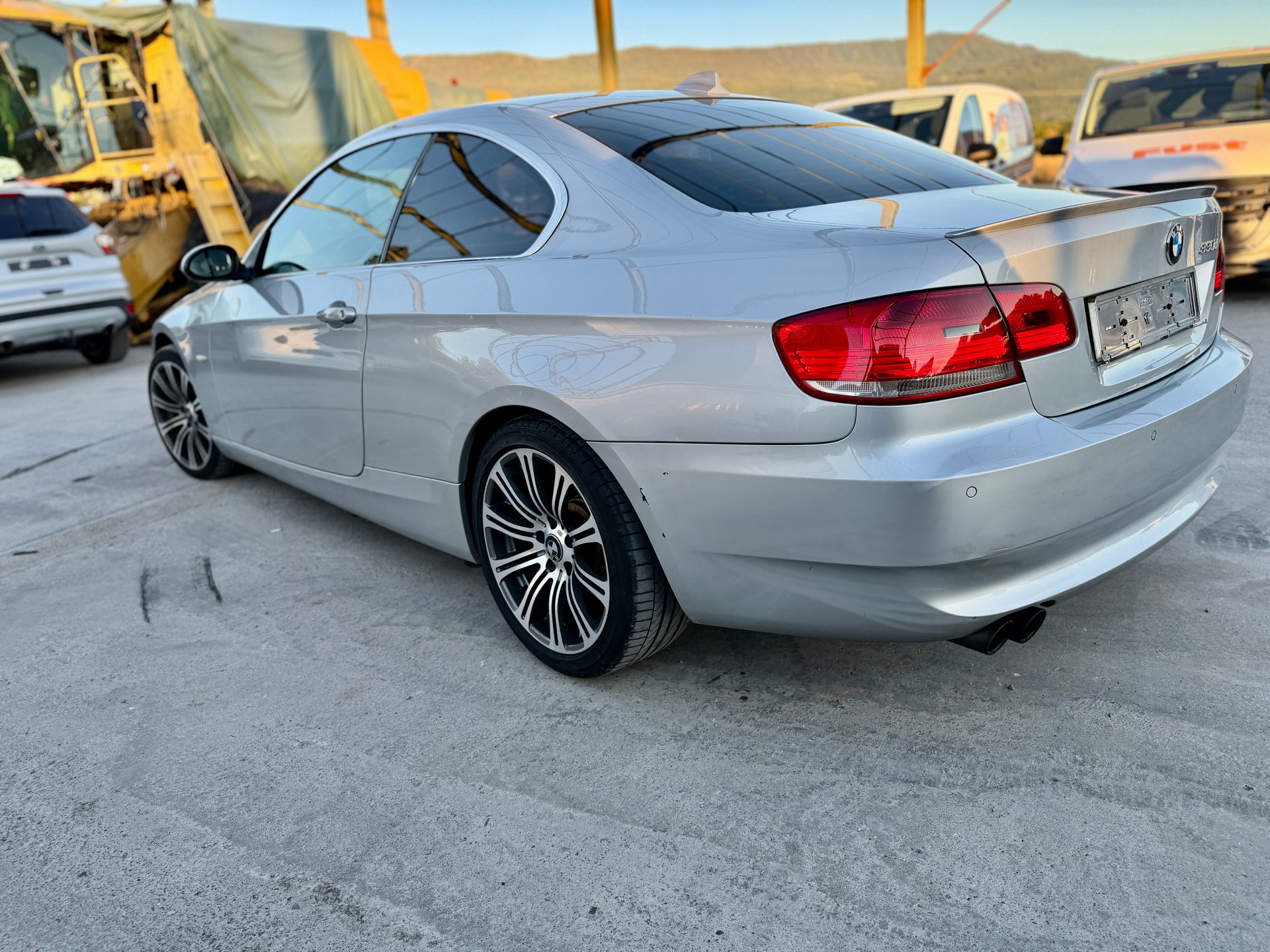 BMW BMW 330d E92 Coupé-image-8