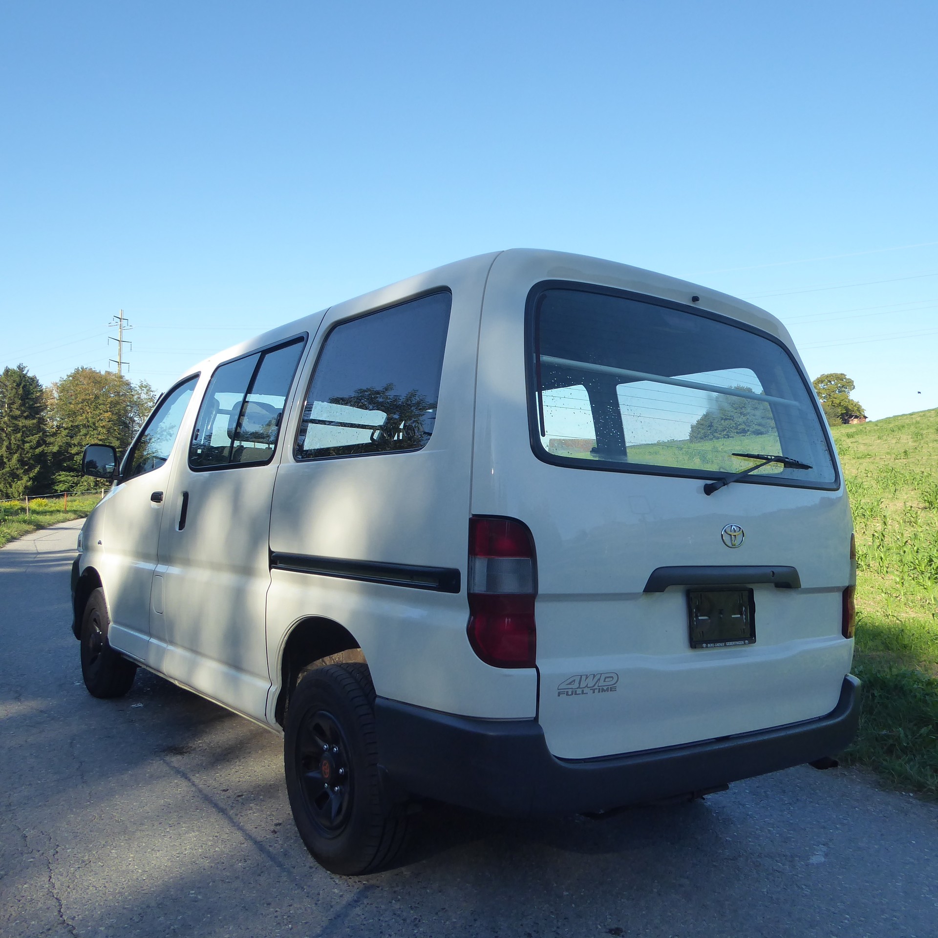 TOYOTA Hiace D-4D Kombi 4WD SWB-image-2