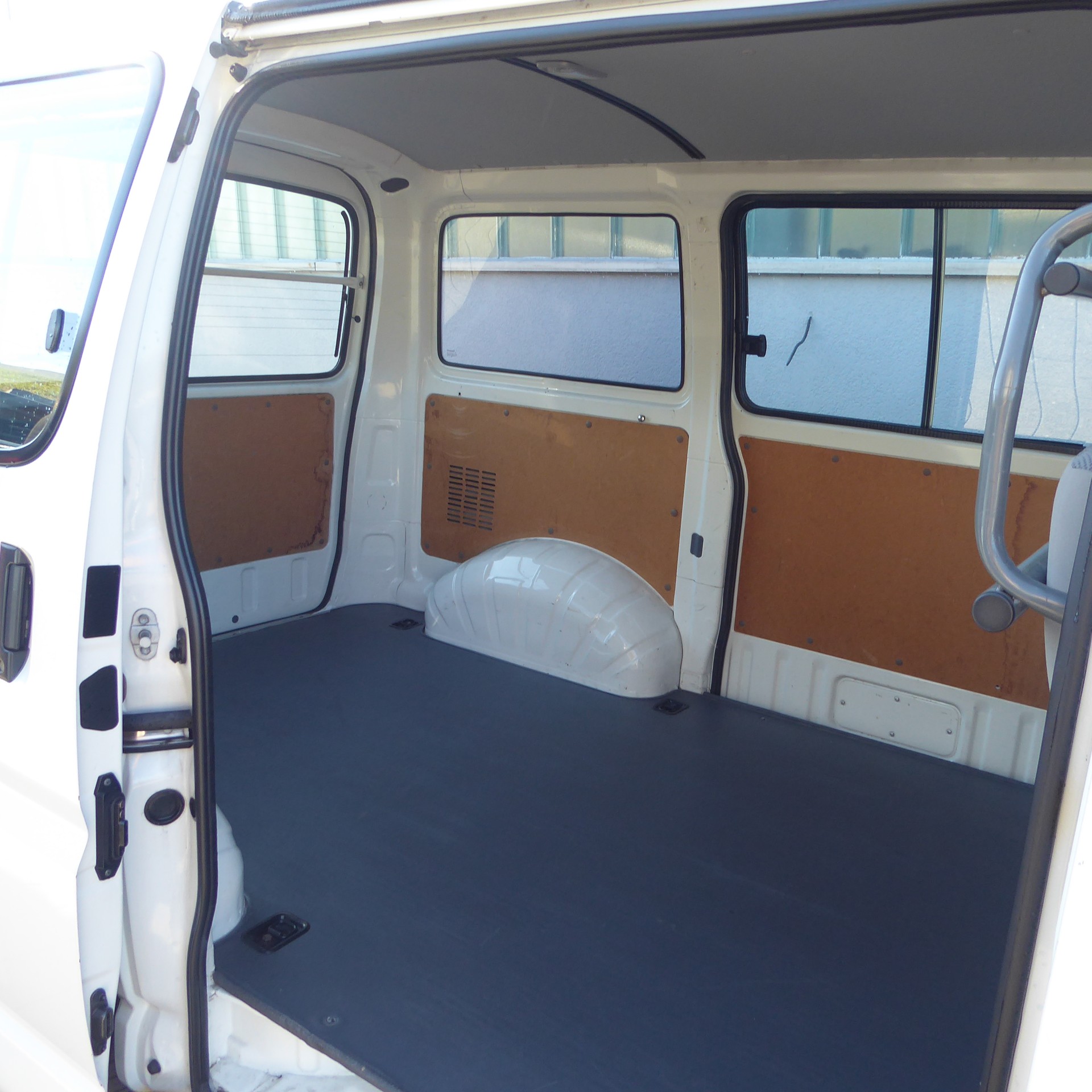 TOYOTA Hiace D-4D Kombi 4WD SWB-image-9