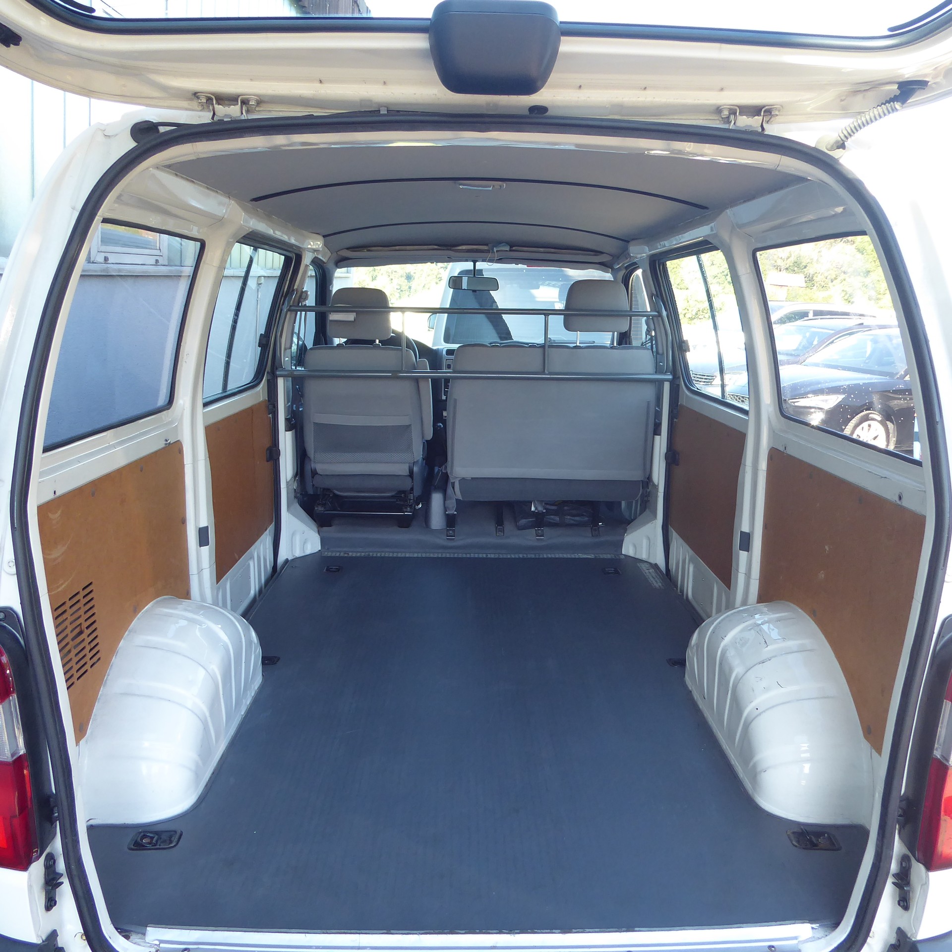 TOYOTA Hiace D-4D Kombi 4WD SWB-image-8