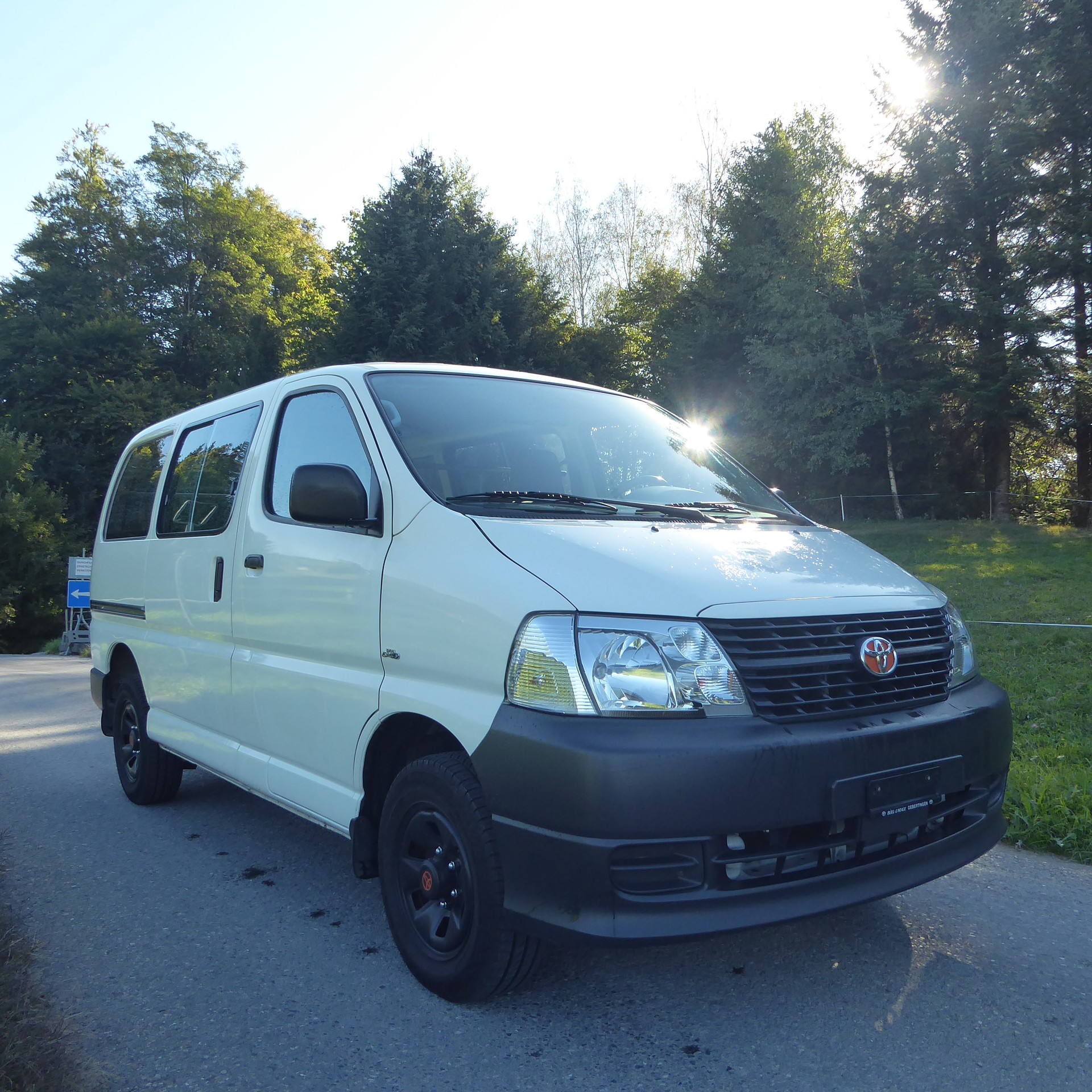 TOYOTA Hiace D-4D Kombi 4WD SWB-image-1